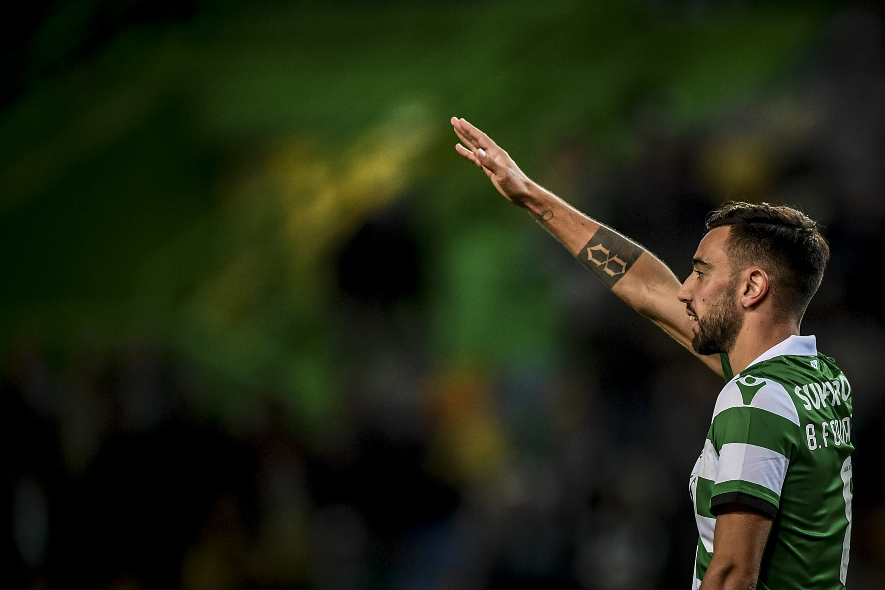 Sporting's midfielder Bruno Fernandes celebrates a goal during the Portuguese league football match between Sporting CP and Boavista FC at the Jose Alvalade stadium in Lisbon on October 28, 2018. (Photo by PATRICIA DE MELO MOREIRA / AFP)        (Photo credit should read PATRICIA DE MELO MOREIRA/AFP/Getty Images)