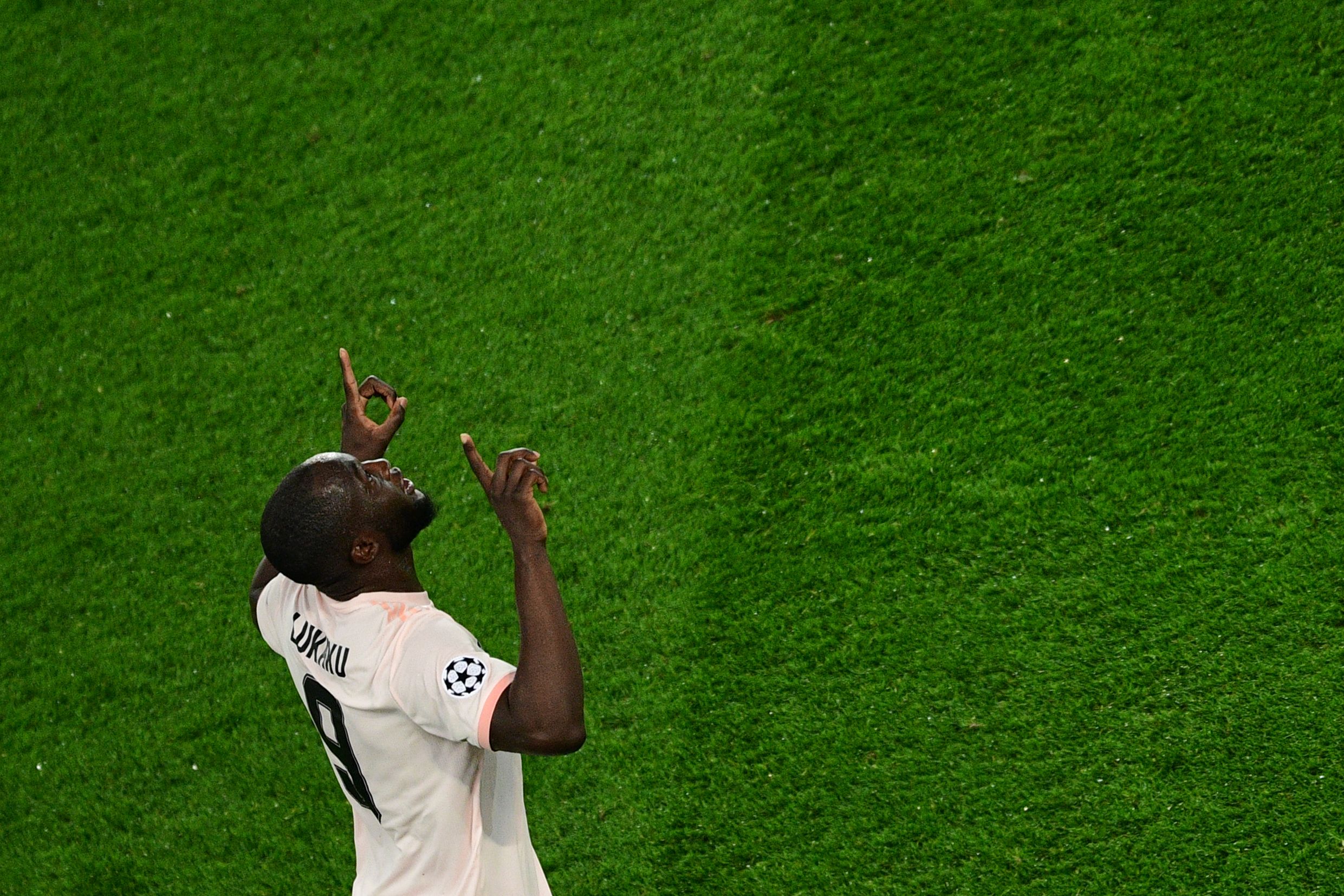 TOPSHOT - Manchester United's Belgian forward Romelu Lukaku celebrates after scoring his team's second goal during the UEFA Champions League round of 16 second-leg football match between Paris Saint-Germain (PSG) and Manchester United at the Parc des Princes stadium in Paris on March 6, 2019. (Photo by Martin BUREAU / AFP)        (Photo credit should read MARTIN BUREAU/AFP/Getty Images)