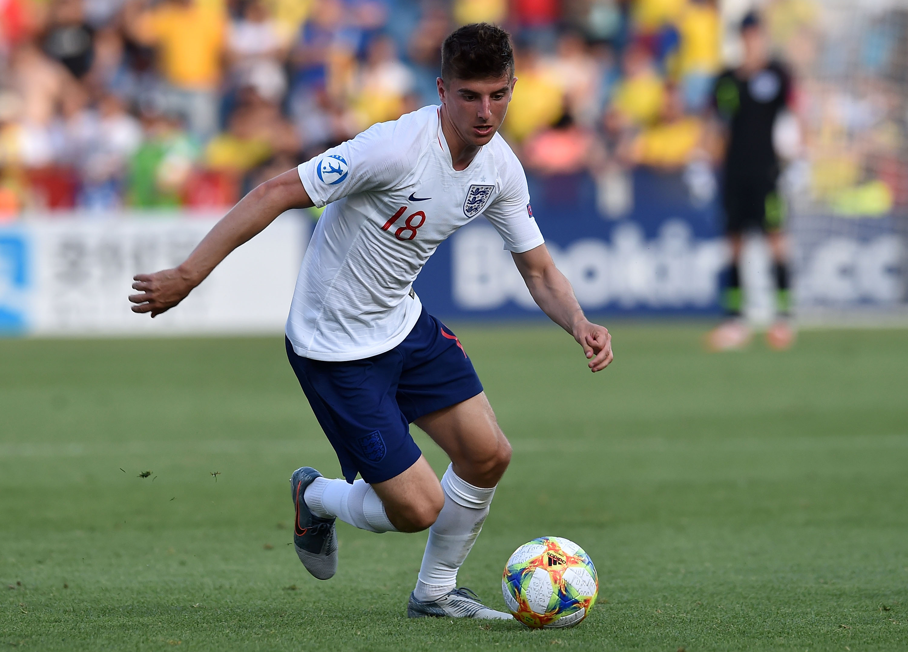 CESENA, ITALY - JUNE 21: Mason Mount of England in action during the 2019 UEFA U-21 Group C match between England and Romania at Dino Manuzzi Stadium on June 21, 2019 in Cesena, Italy.  (Photo by Giuseppe Bellini/Getty Images)