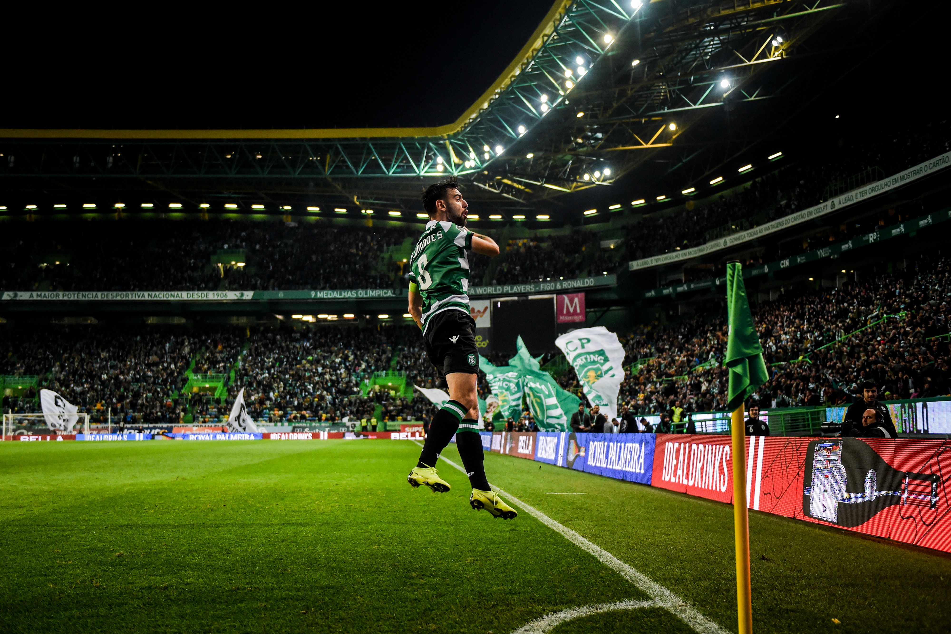 Sporting's midfielder Bruno Fernandes celebrates a goal during the Portuguese League football match between Sporting Lisbon and Nacional at the Jose Alvalade stadium in Lisbon on December 16, 2018. (Photo by PATRICIA DE MELO MOREIRA / AFP)        (Photo credit should read PATRICIA DE MELO MOREIRA/AFP/Getty Images)