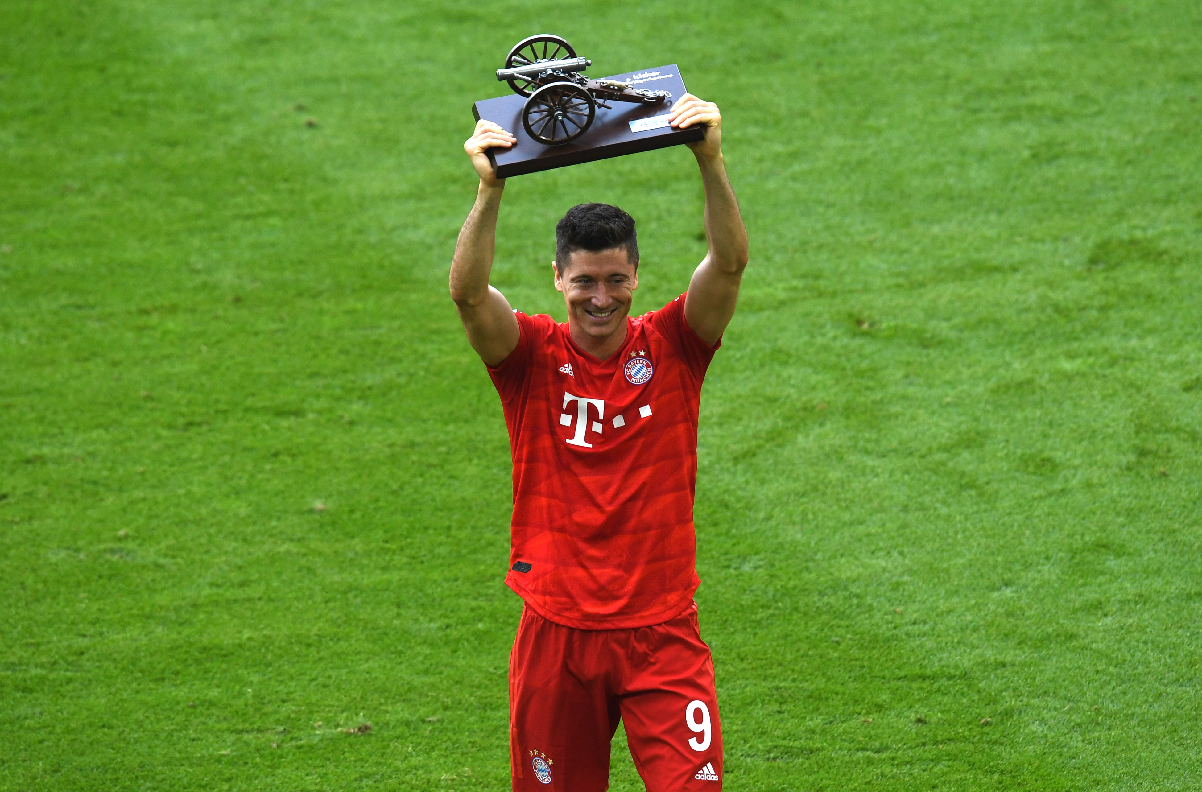 Lewandowski looks all set to leave Bayern Munich (Photo by CHRISTOF STACHE/AFP/Getty Images)
