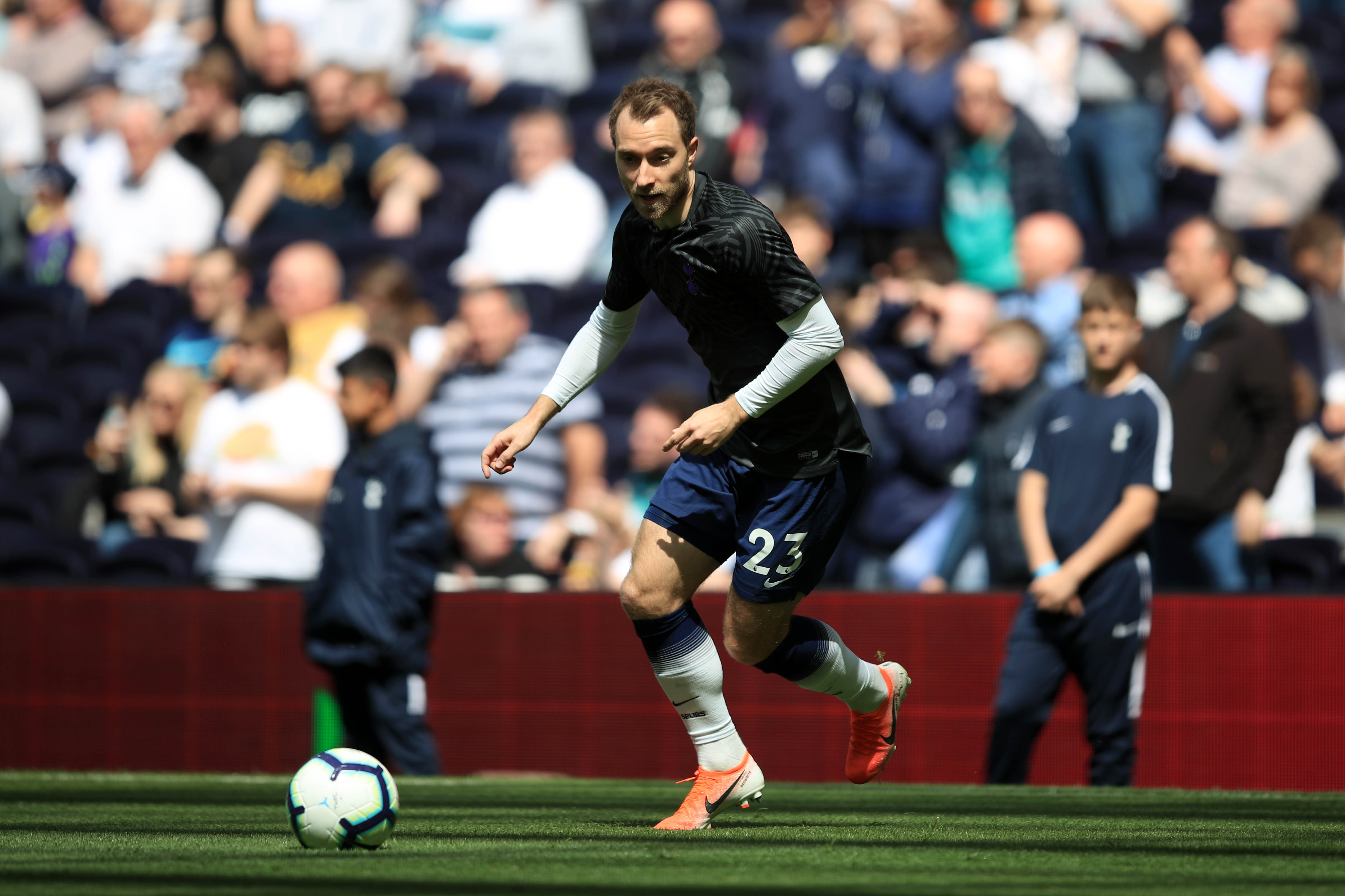 LONDON, ENGLAND - MAY 12: Christian Eriksen of Tottenham Hotspur warms up prior to the Premier League match between Tottenham Hotspur and Everton FC at Tottenham Hotspur Stadium on May 12, 2019 in London, United Kingdom. (Photo by Marc Atkins/Getty Images)