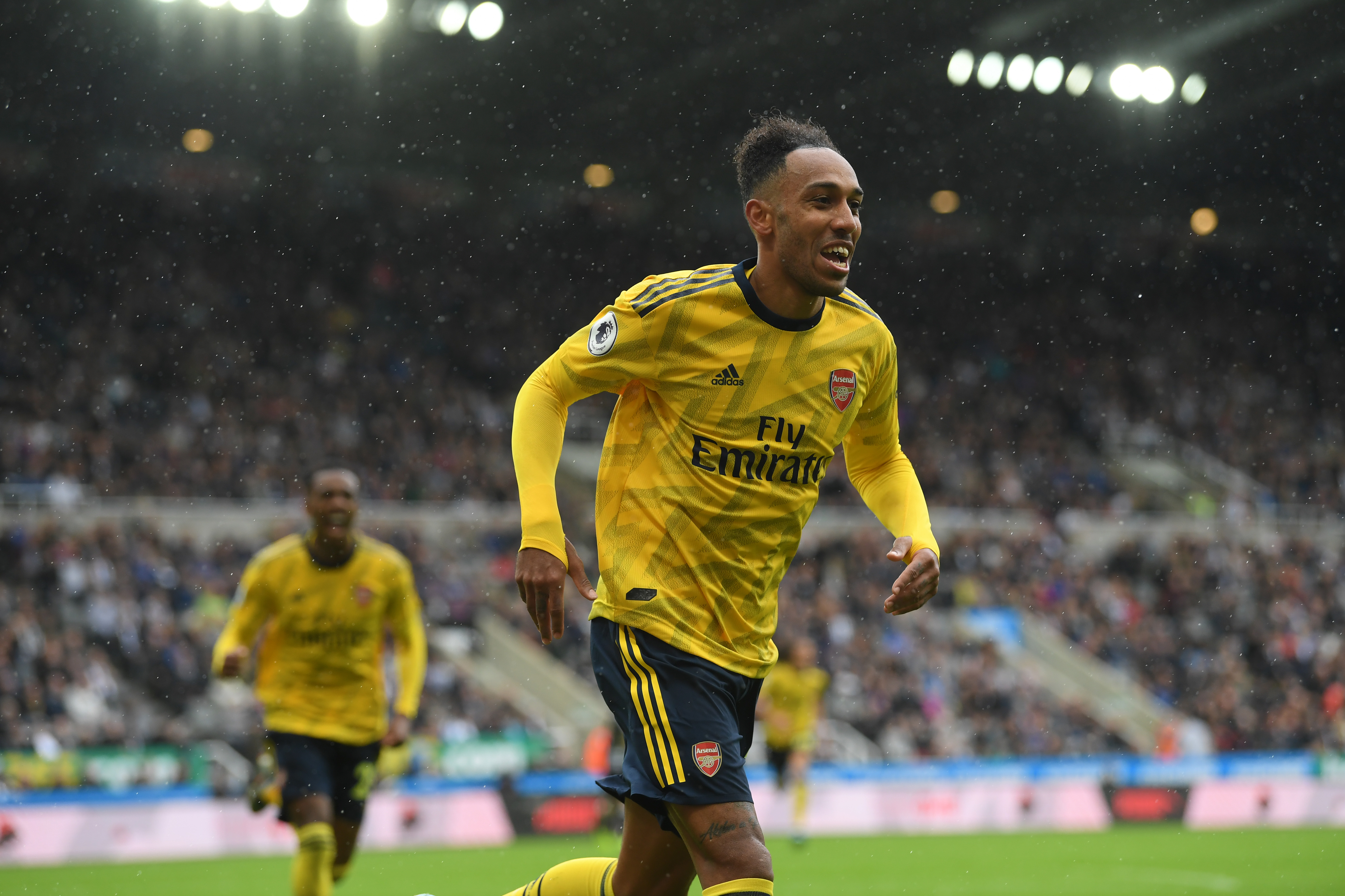 NEWCASTLE UPON TYNE, ENGLAND - AUGUST 11: Arsenal player Pierre-Emerick Aubameyang celebrates after scoring the winning goal  during the Premier League match between Newcastle United and Arsenal FC at St. James Park on August 11, 2019 in Newcastle upon Tyne, United Kingdom. (Photo by Stu Forster/Getty Images)