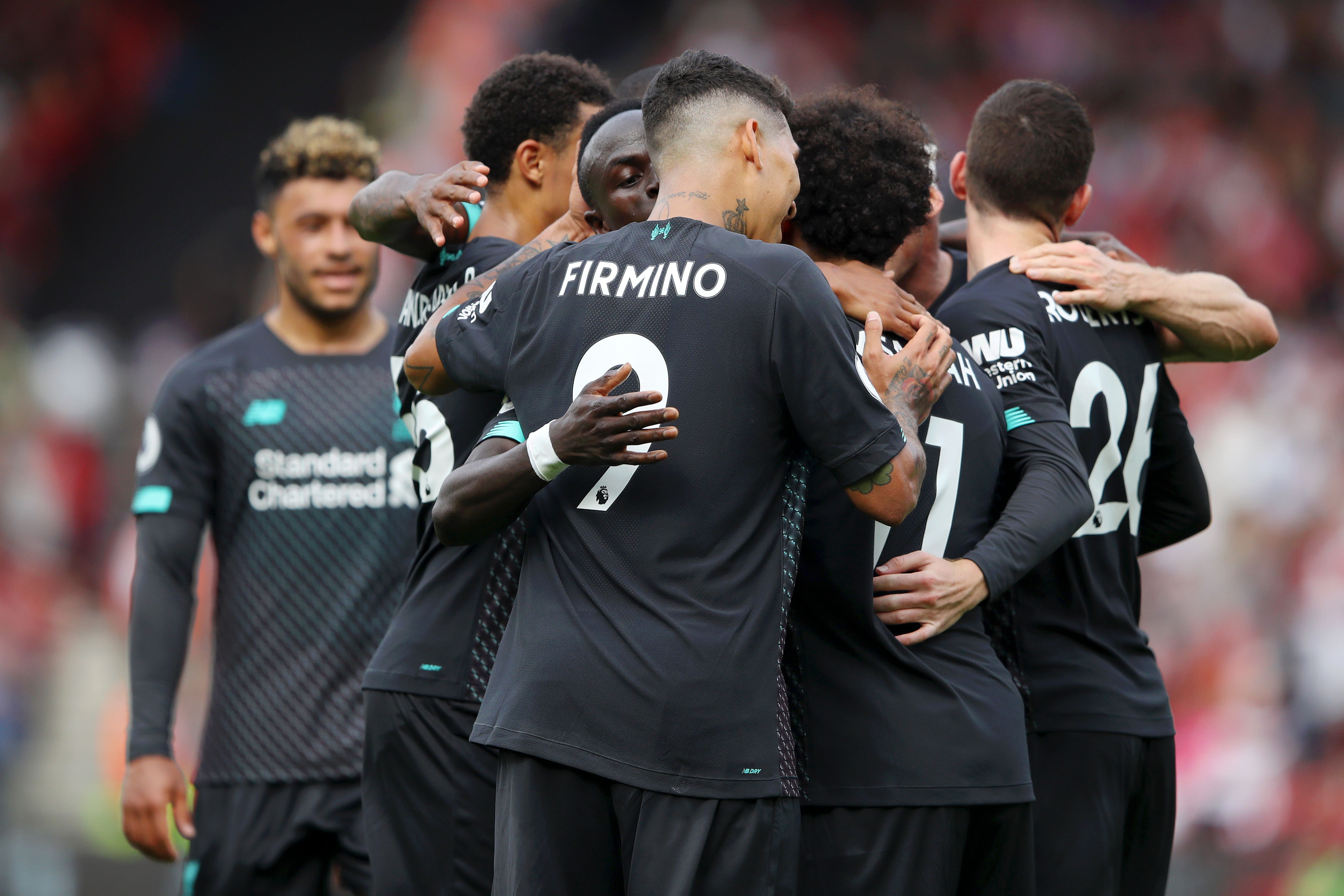 SOUTHAMPTON, ENGLAND - AUGUST 17: Sadio Mane of Liverpool celebrates with team mates after scoring his teams first goal during the Premier League match between Southampton FC and Liverpool FC at St Mary's Stadium on August 17, 2019 in Southampton, United Kingdom. (Photo by Warren Little/Getty Images)