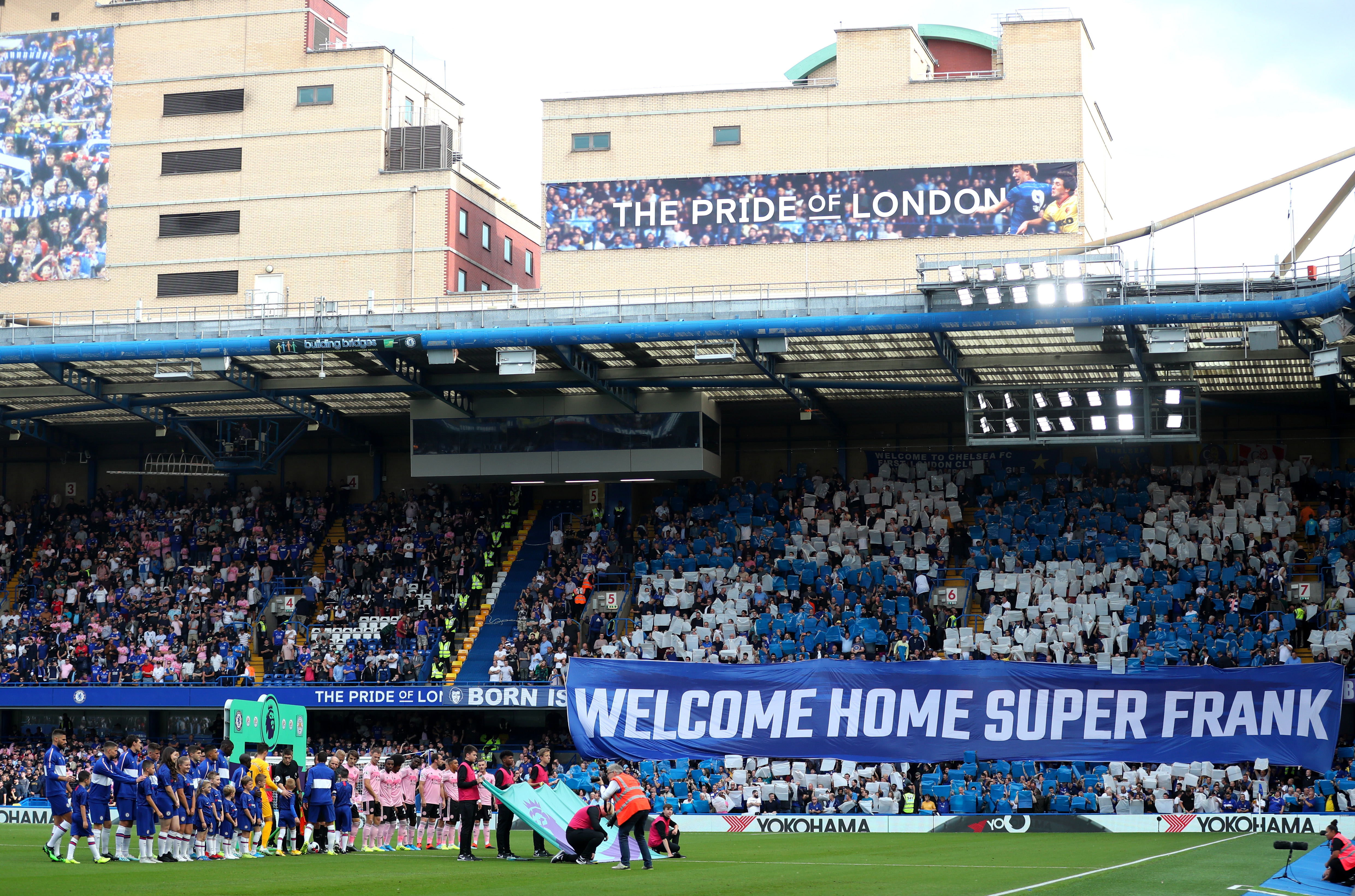 LONDON, ENGLAND - AUGUST 18: General view inside the stadium as both team's line up prior to the Premier League match between Chelsea FC and Leicester City at Stamford Bridge on August 18, 2019 in London, United Kingdom. (Photo by Catherine Ivill/Getty Images)