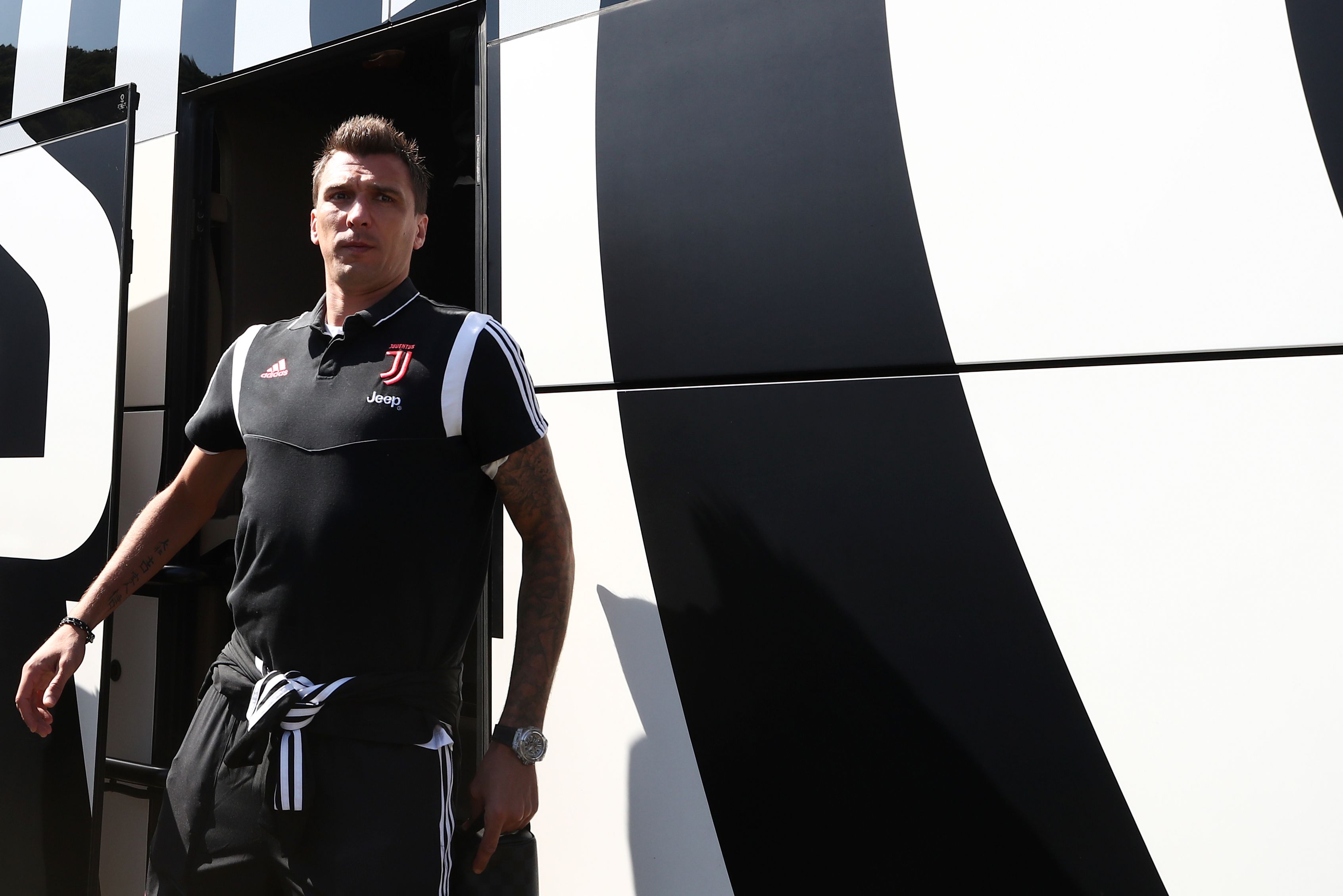 Juventus' Croatian forward Mario Mandzukic arrives for the friendly football match between Juventus A and Juventus B in Villar Perosa, on August 14, 2019. (Photo by Isabella BONOTTO / AFP)        (Photo credit should read ISABELLA BONOTTO/AFP/Getty Images)
