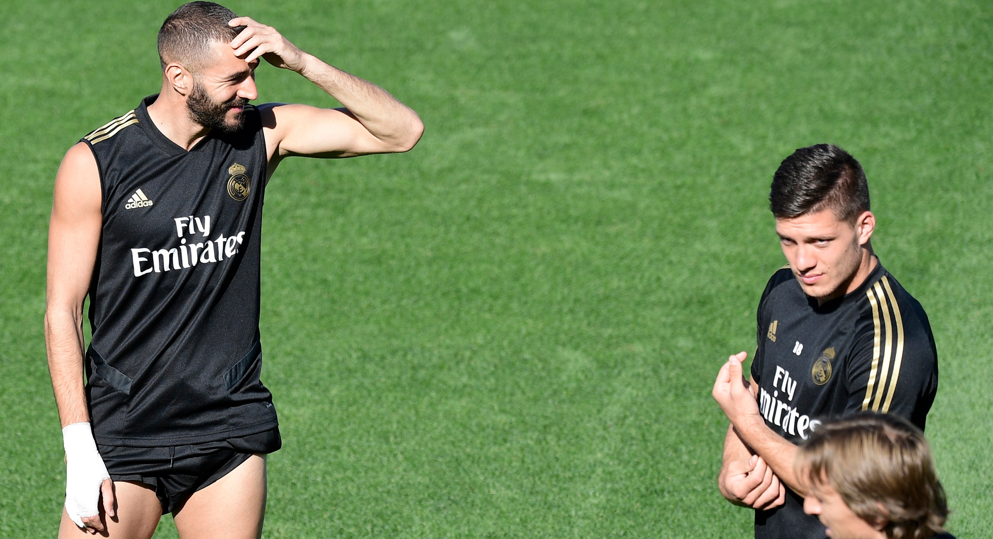 Real Madrid's French forward Karim Benzema (L) and Real Madrid's Serbian forward Luka Jovic take part in a training session at Real Madrid's sport city in Madrid on August 16, 2019. (Photo by JAVIER SORIANO / AFP)        (Photo credit should read JAVIER SORIANO/AFP/Getty Images)