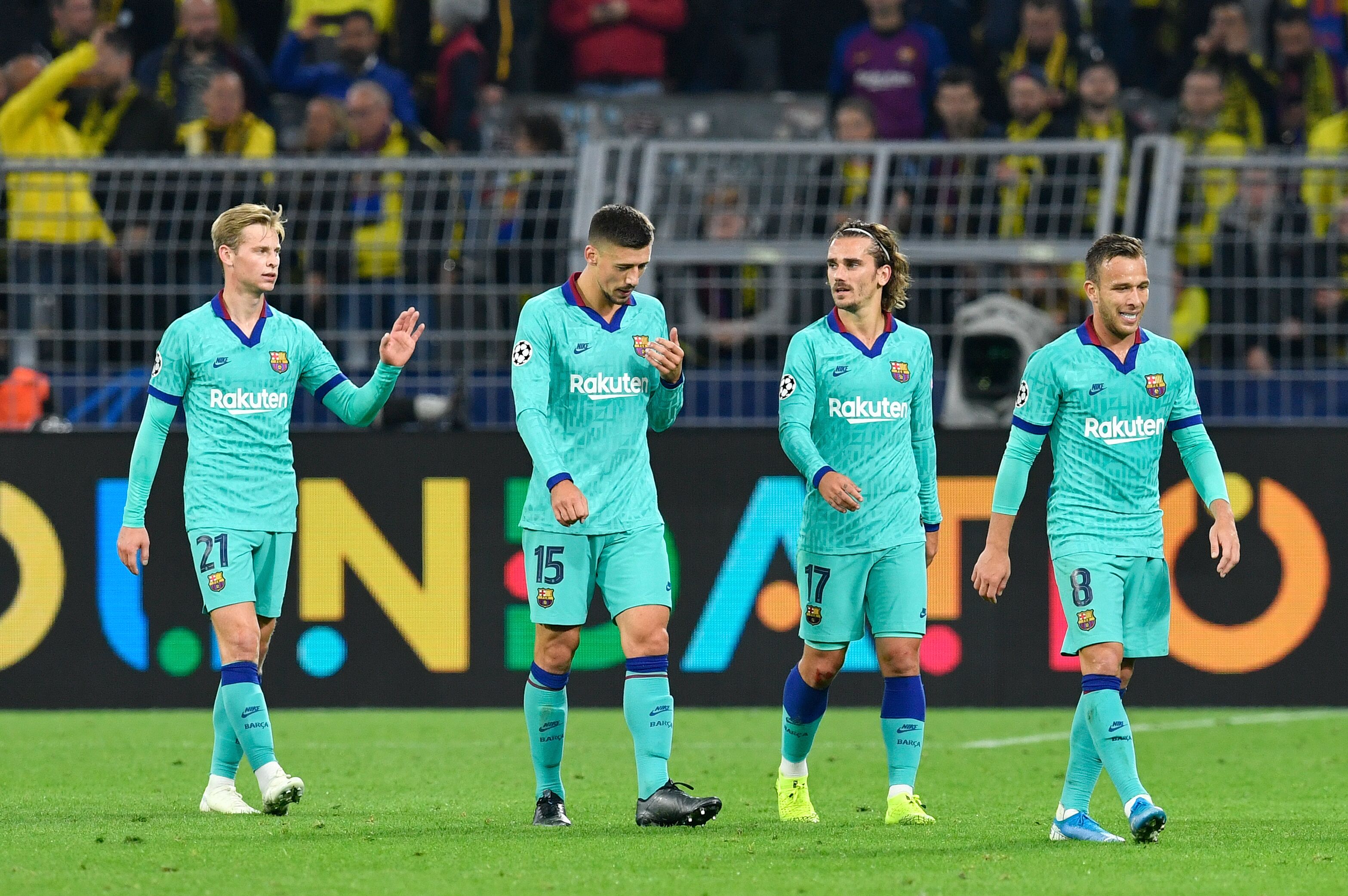 Barcelona's Dutch midfielder Frenkie De Jong, Barcelona's French defender Clement Lenglet, Barcelona's French forward Antoine Griezmann and Barcelona's Brazilian midfielder Arthur walk off the pitch after the UEFA Champions League Group F football match Borussia Dortmund v FC Barcelona in Dortmund, western Germany, on September 17, 2019. (Photo by John MACDOUGALL / AFP)        (Photo credit should read JOHN MACDOUGALL/AFP/Getty Images)