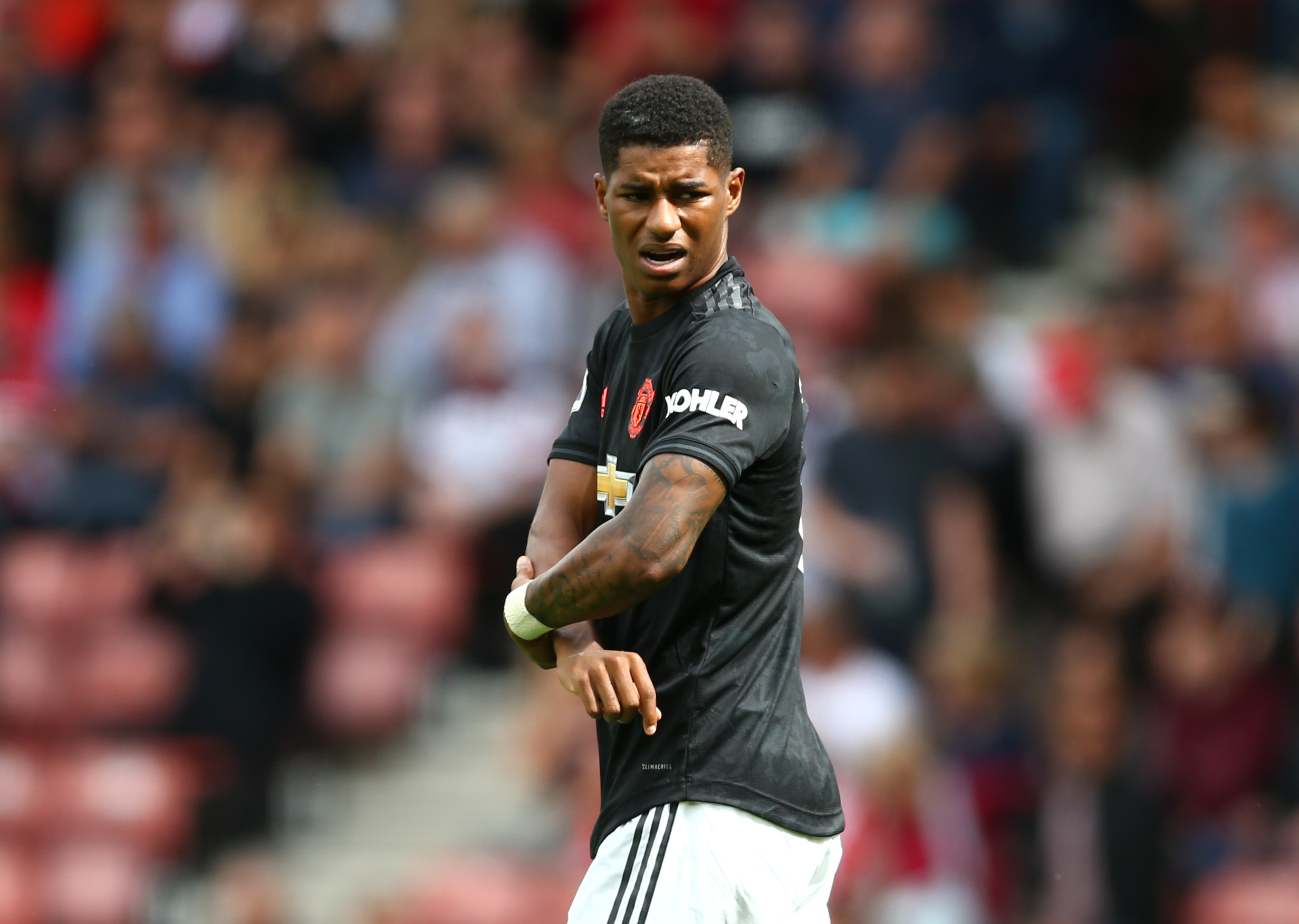 SOUTHAMPTON, ENGLAND - AUGUST 31: Marcus Rashford of Manchester United holds his arm during the Premier League match between Southampton FC and Manchester United at St Mary's Stadium on August 31, 2019 in Southampton, United Kingdom. (Photo by Steve Bardens/Getty Images)