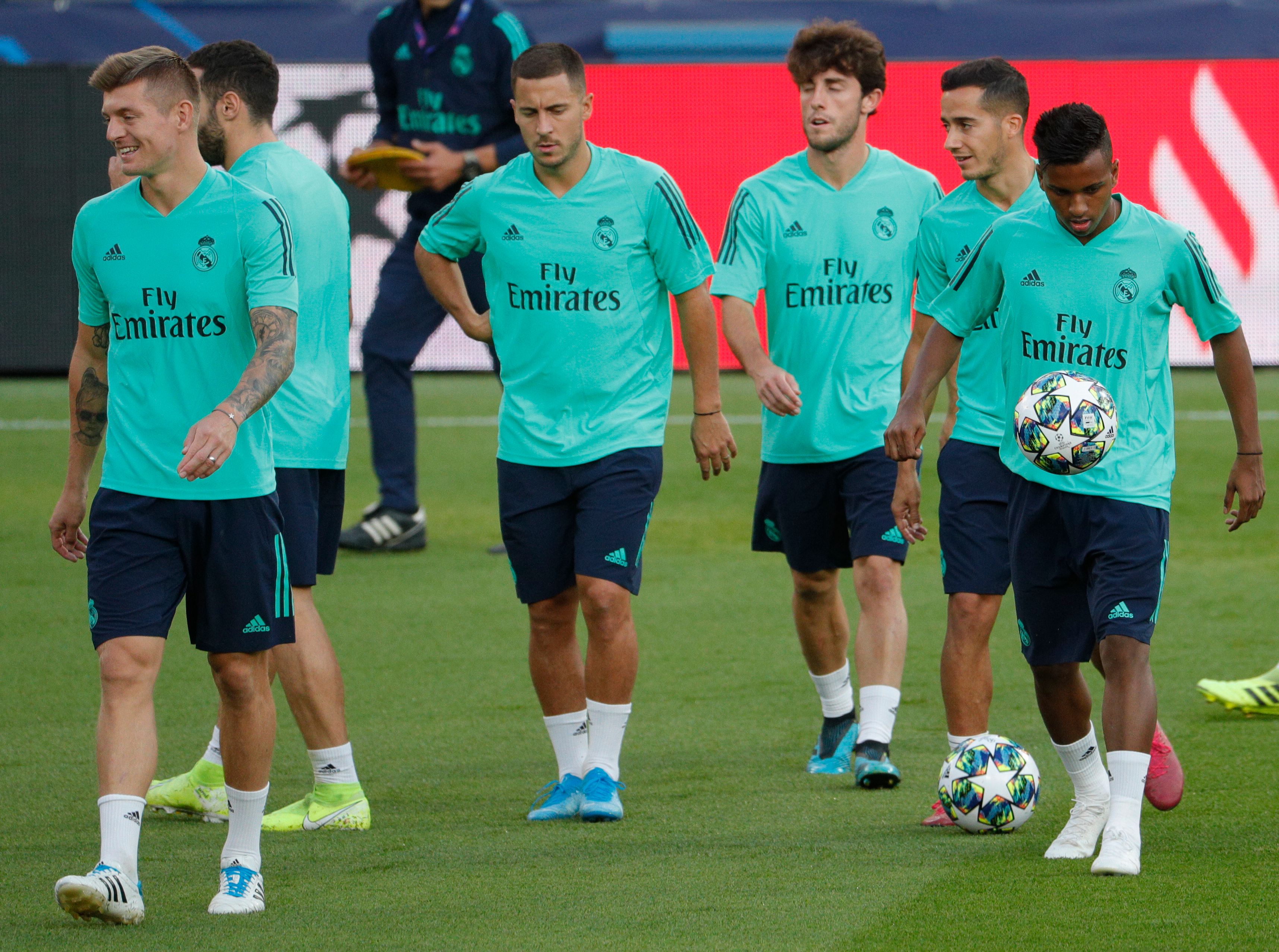(From L) Real Madrid's German midfielder Toni Kroos, Real Madrid's Belgian forward Eden Hazard, Real Madrid's Spanish defender Alvaro Odriozola, Real Madrid's Spanish forward Lucas Vazquez and Real Madrid's Brazilian forward Vinicius Junior attend a training session on the eve of the UEFA Champions League Group A football match between Paris Saint-Germain and Real Madrid CF at the Parc des Princes stadium in Paris on September 17, 2019. (Photo by GEOFFROY VAN DER HASSELT / AFP)        (Photo credit should read GEOFFROY VAN DER HASSELT/AFP/Getty Images)