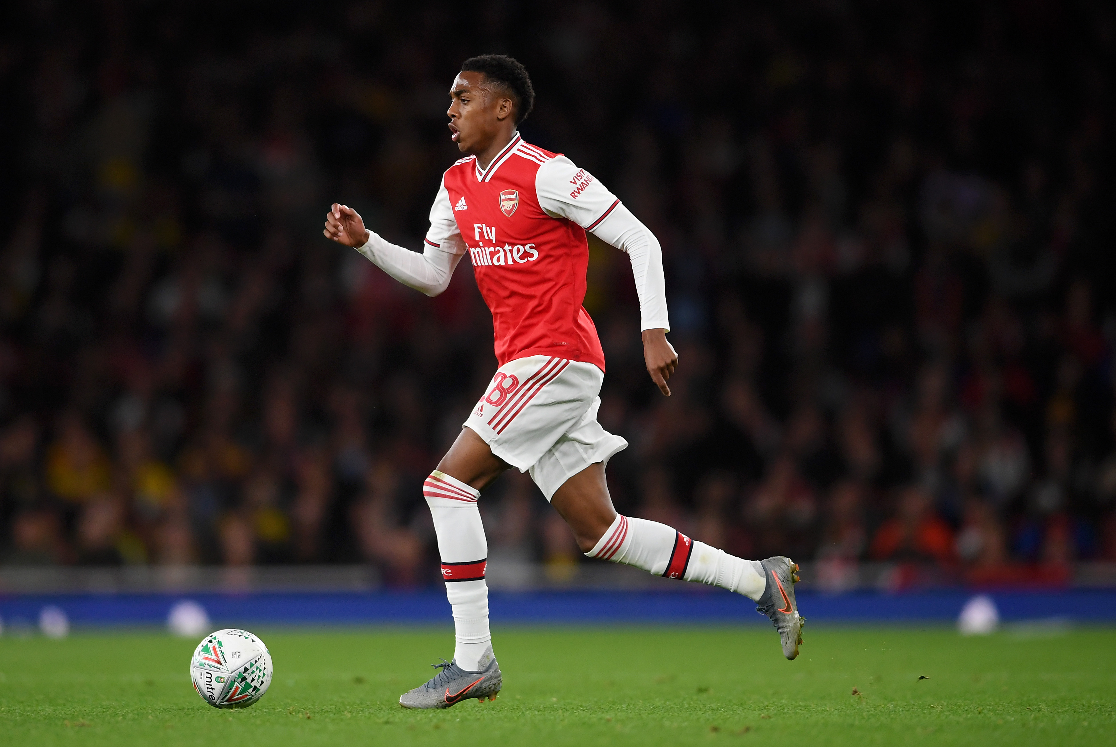 LONDON, ENGLAND - SEPTEMBER 24: Joe Willock of Arsenal runs with the ball during the Carabao Cup Third Round match between Arsenal and Nottingham Forest at Emirates Stadium on September 24, 2019 in London, England. (Photo by Laurence Griffiths/Getty Images)