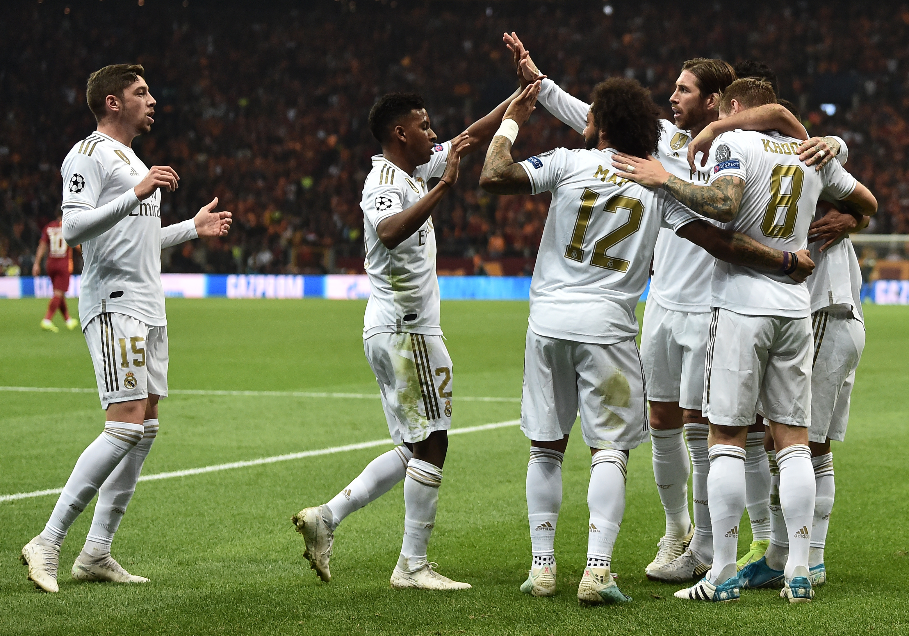 Real Madrid's German midfielder Toni Kroos (R) celebrates with team mates after he scored a goal during the UEFA Champions League group A football match between Galatasaray and Real Madrid on October 22, 2019 at the Ali Sami Yen Spor Kompleksi in Istanbul. (Photo by OZAN KOSE / AFP) (Photo by OZAN KOSE/AFP via Getty Images)