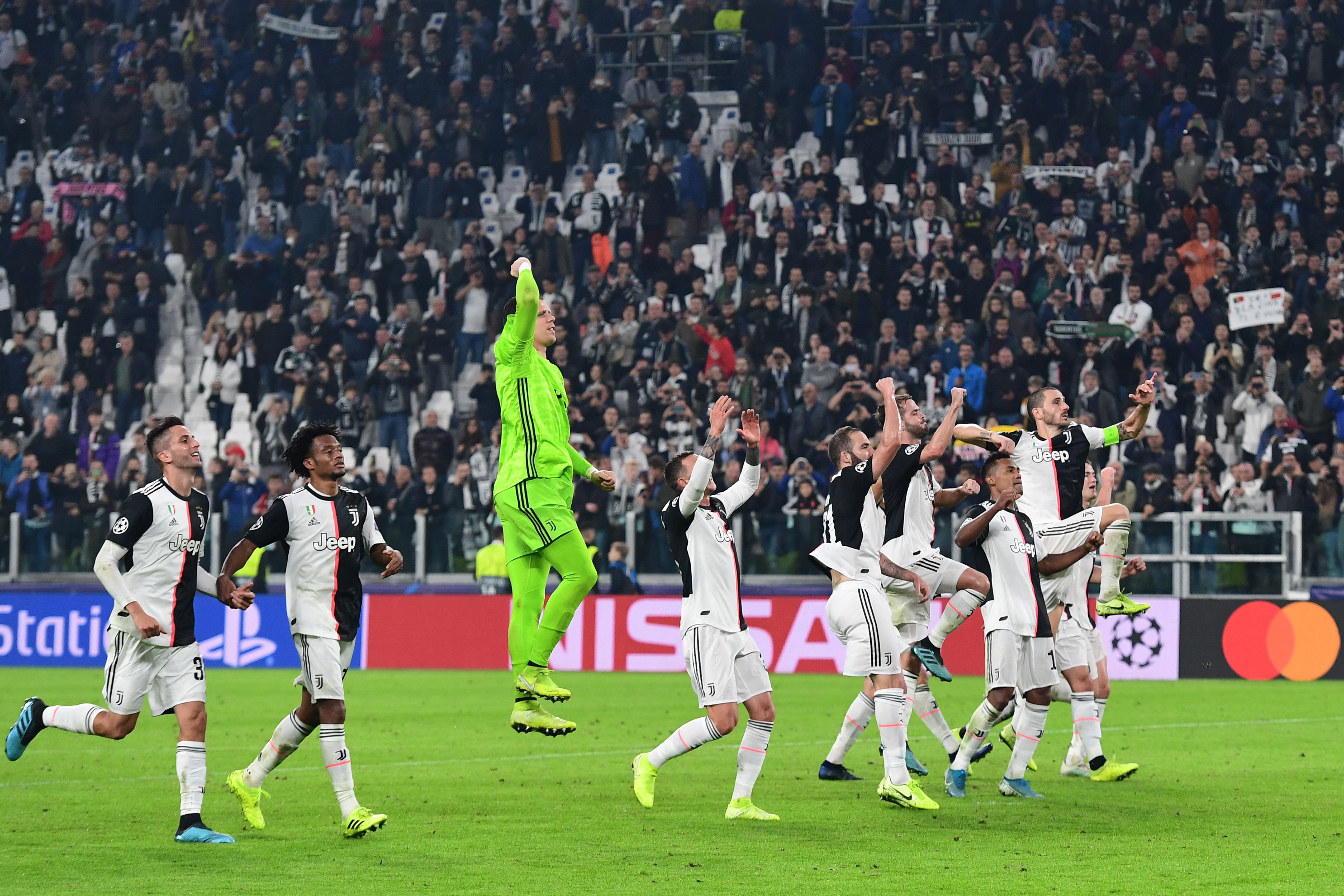 Juventus players acknowledge the public at the end of the UEFA Champions League Group D football match Juventus vs Lokomotiv Moscow on October 22, 2019 at the Juventus stadium in Turin. (Photo by Miguel MEDINA / AFP) (Photo by MIGUEL MEDINA/AFP via Getty Images)