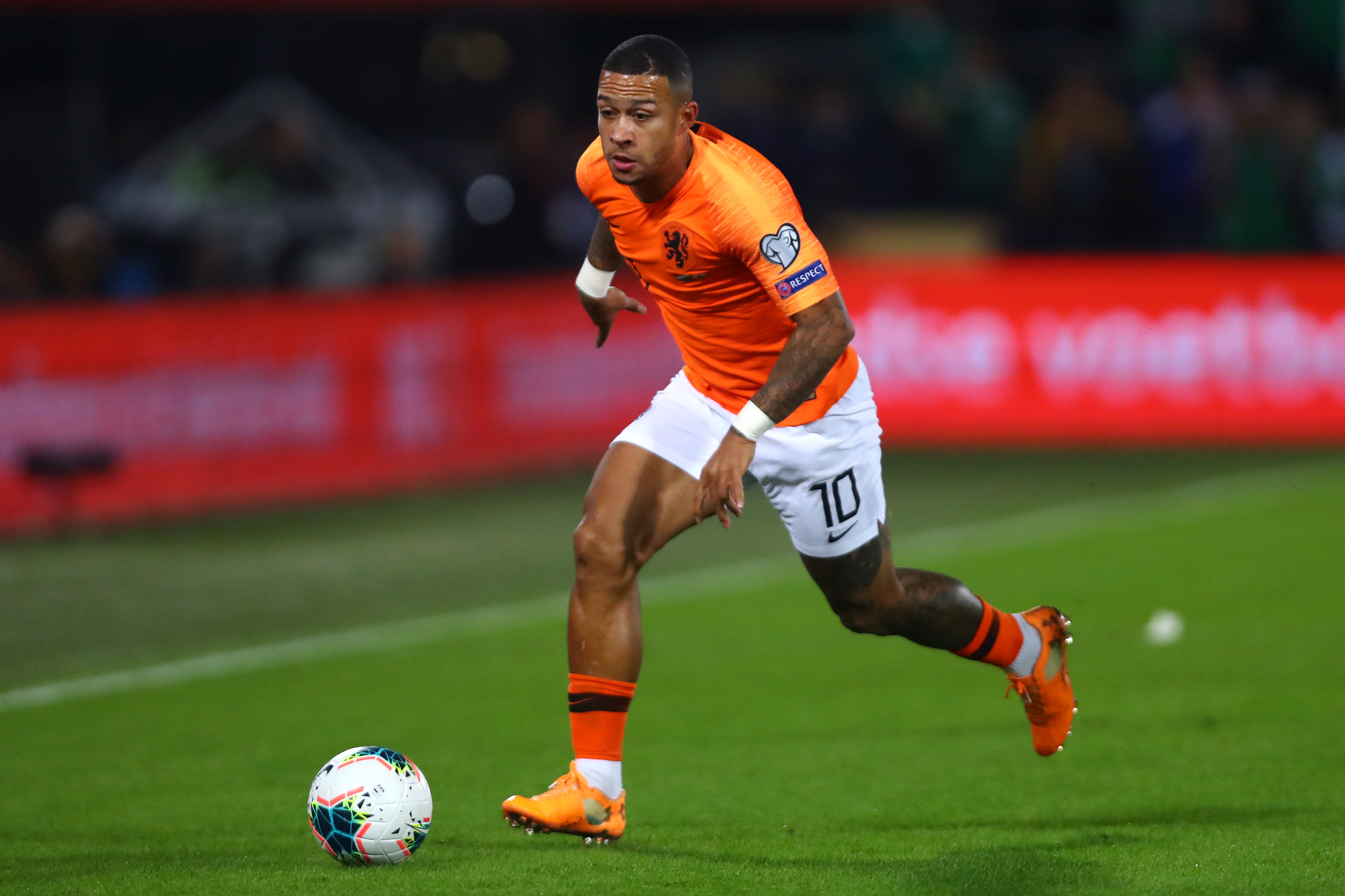 Time for Memphis Depay to shine. (Photo by Dean Mouhtaropoulos/Getty Images,)