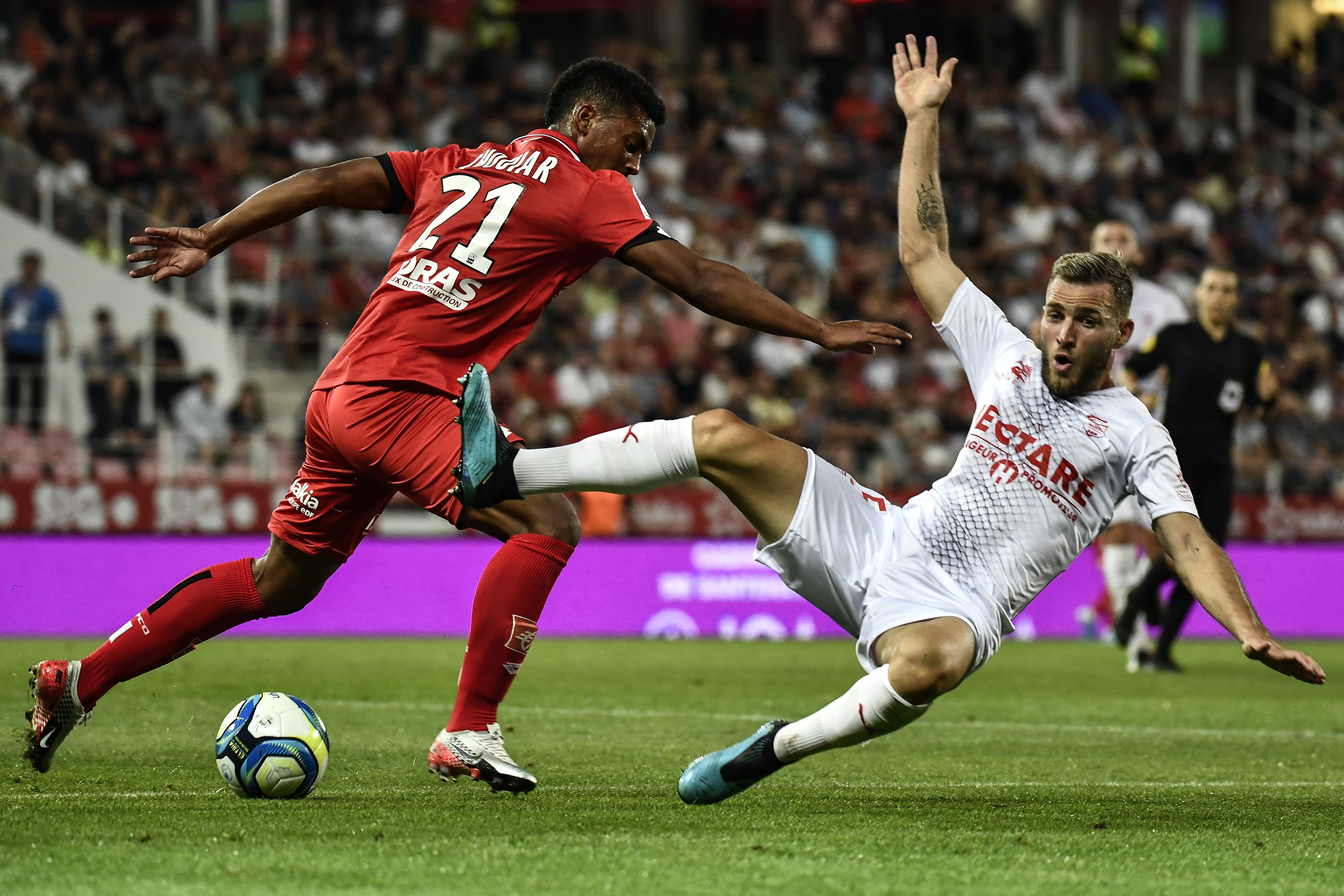Nimes' French defender Gaetan Paquiez (R) vies with Dijon's French forward Mounir Chouiar (L) during the French L1 football match Dijon (DFCO) vs Nimes Olympique on September 14, 2019 in Gaston Gerard stadium in Dijon. (Photo by JEFF PACHOUD / AFP)        (Photo credit should read JEFF PACHOUD/AFP via Getty Images)