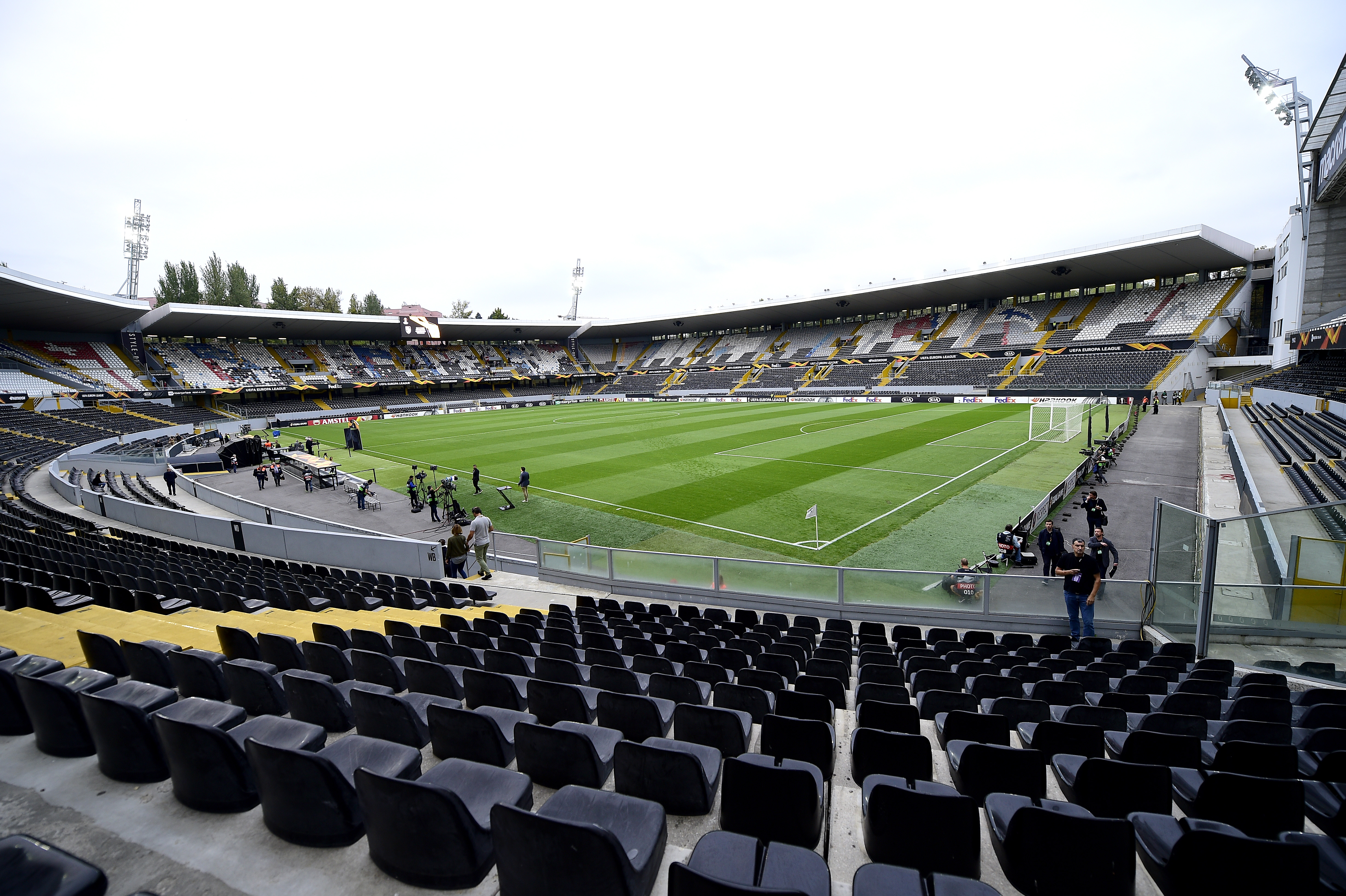 GUIMARAES, PORTUGAL - OCTOBER 03: General view inside the stadium prior to the UEFA Europa League group F match between Vitoria Guimaraes and Eintracht Frankfurt at Estadio Dom Afonso Henriques on October 03, 2019 in Guimaraes, Portugal. (Photo by Octavio Passos/Getty Images)