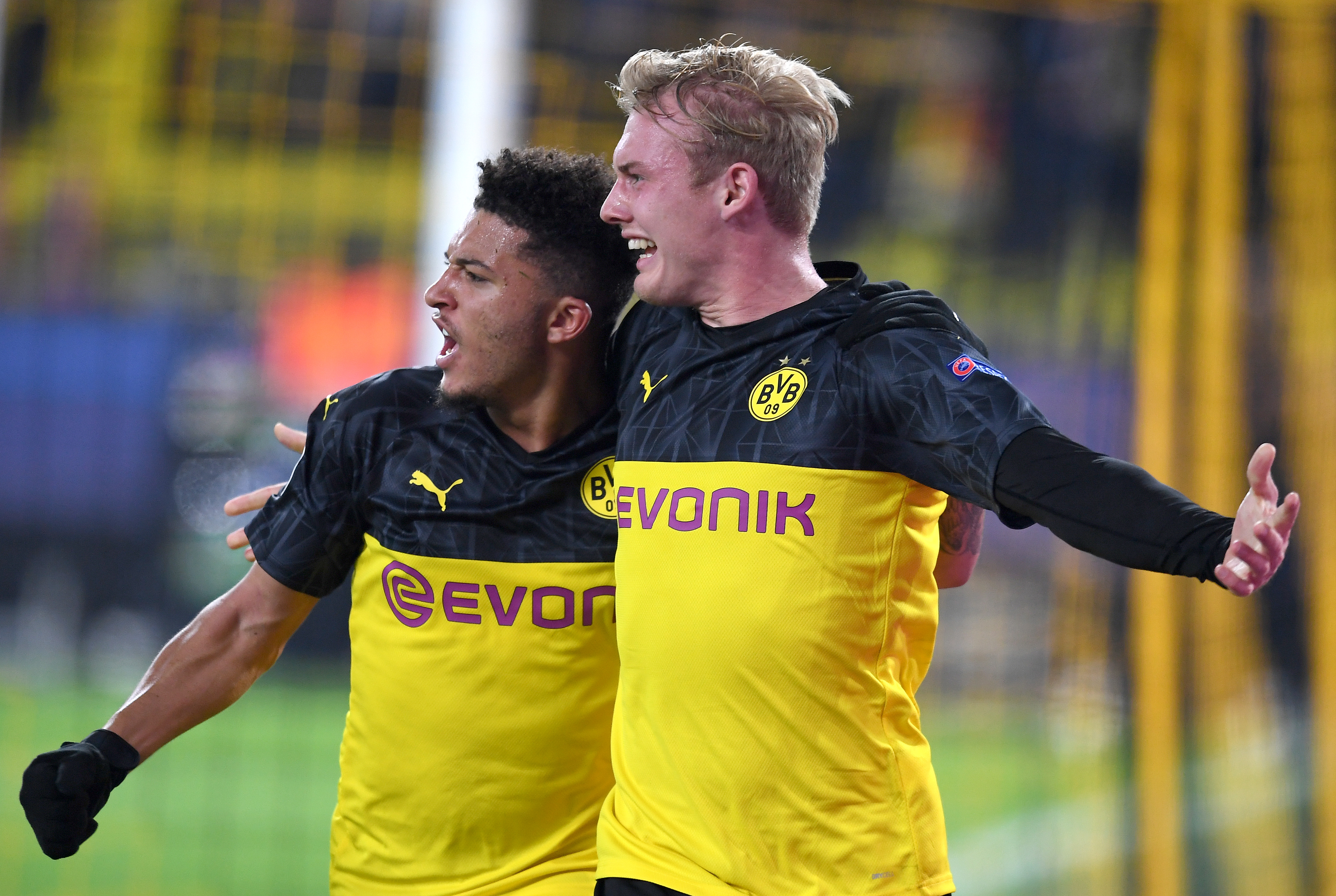DORTMUND, GERMANY - NOVEMBER 05: Julian Brandt of Borussia Dortmund celebrates after scoring his team's second goal with teammate Jadon Sancho during the UEFA Champions League group F match between Borussia Dortmund and Inter at Signal Iduna Park on November 05, 2019 in Dortmund, Germany. (Photo by Jörg Schüler/Getty Images)