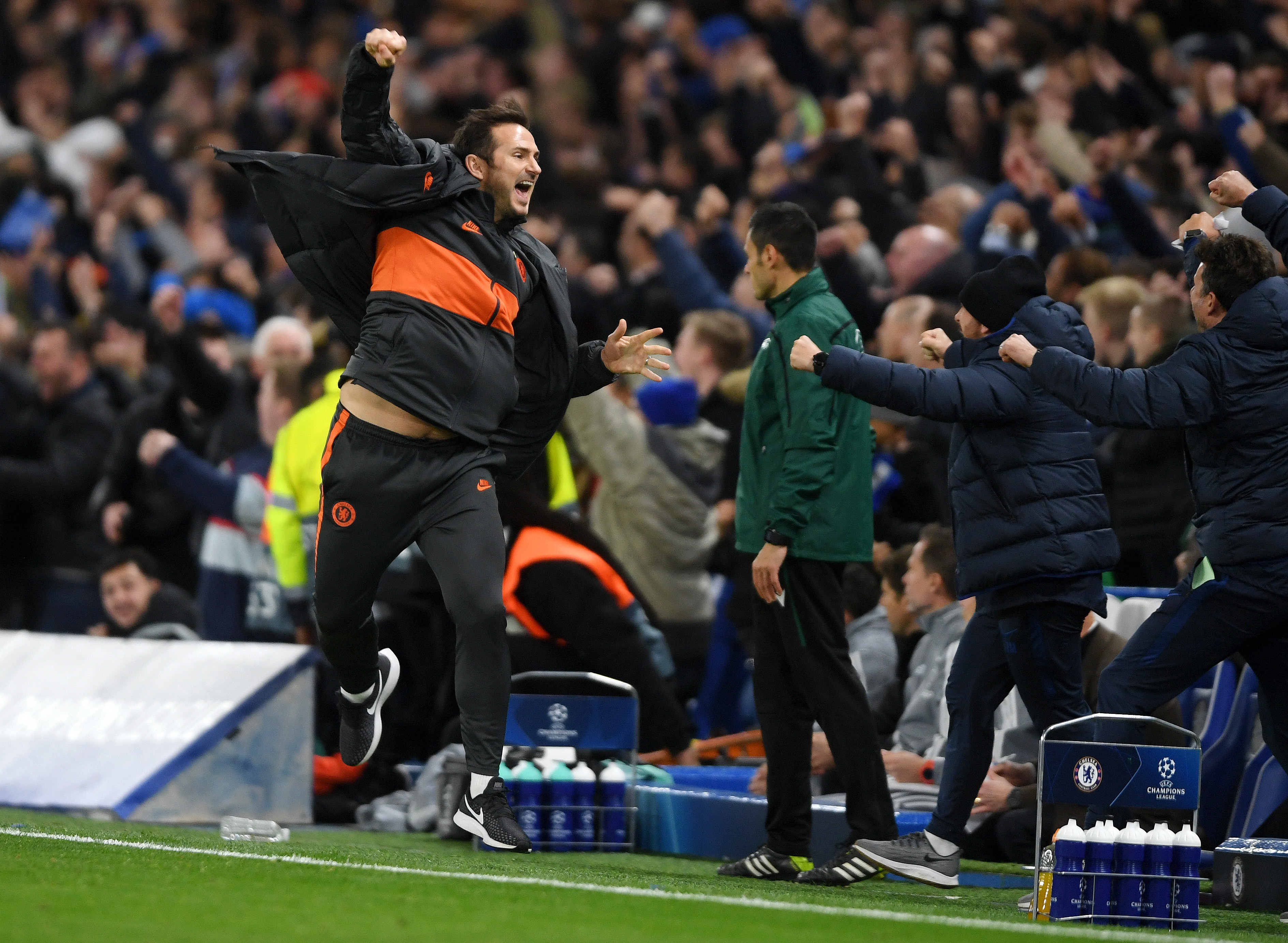 LONDON, ENGLAND - NOVEMBER 05: Frank Lampard, Manager of Chelsea celebrates during the UEFA Champions League group H match between Chelsea FC and AFC Ajax at Stamford Bridge on November 05, 2019 in London, United Kingdom. (Photo by Mike Hewitt/Getty Images)