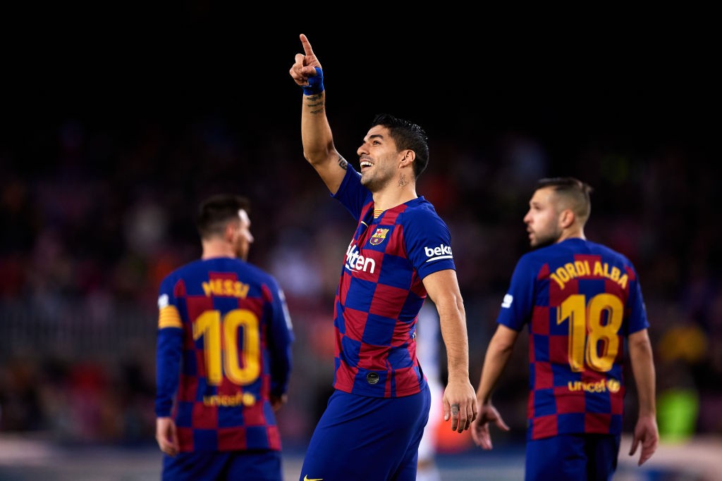 BARCELONA, SPAIN - DECEMBER 21: Luis Suarez of FC Barcelona celebrates scoring his team's fourth goal with a penalty kick during the La Liga match between FC Barcelona and Deportivo Alaves at Camp Nou on December 21, 2019 in Barcelona, Spain. (Photo by Alex Caparros/Getty Images)