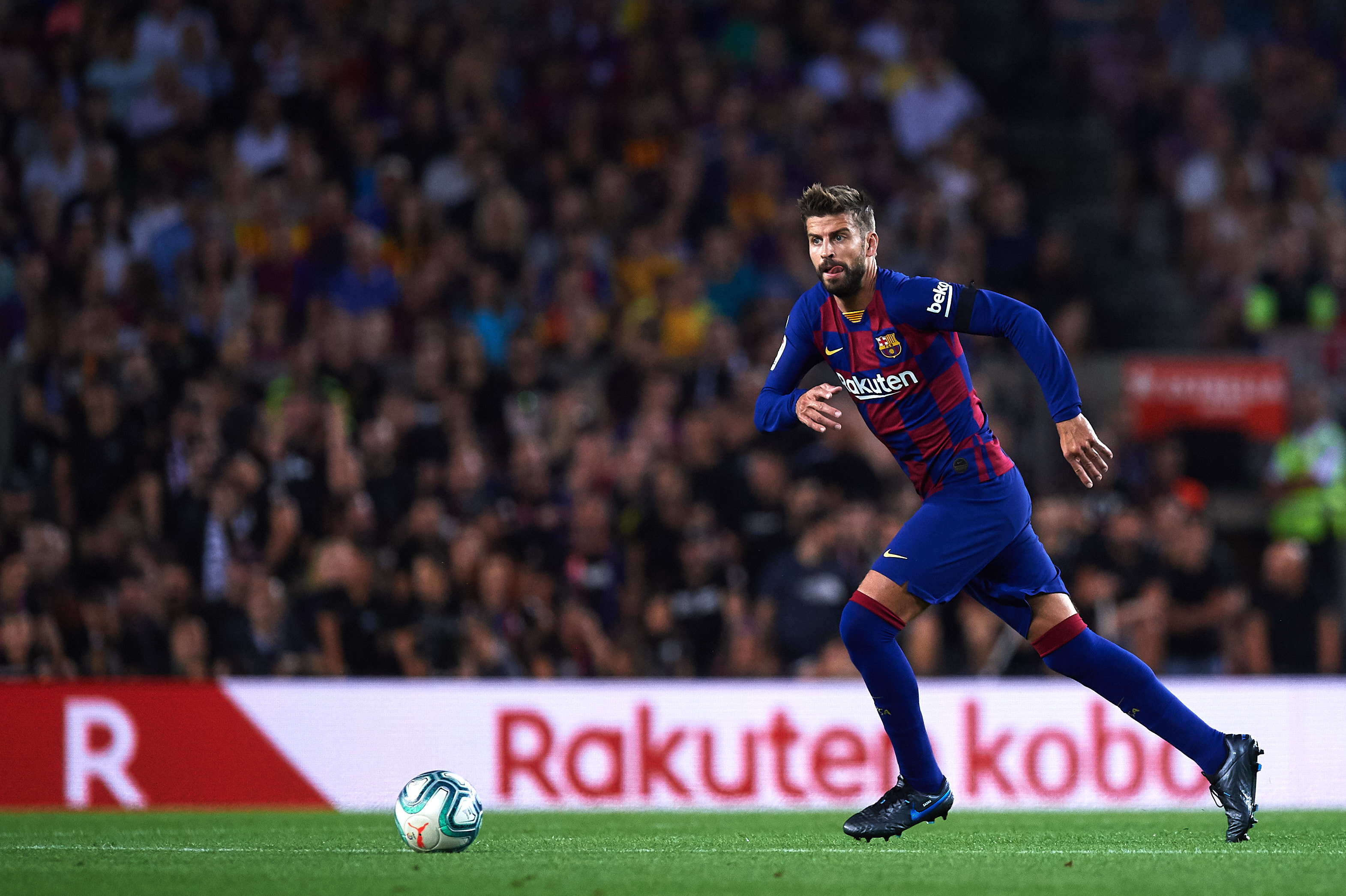 BARCELONA, SPAIN - SEPTEMBER 14: Gerard Pique of FC Barcelona runs with the ball during the La Liga match between FC Barcelona and Valencia CF at Camp Nou on September 14, 2019 in Barcelona, Spain. (Photo by Alex Caparros/Getty Images)