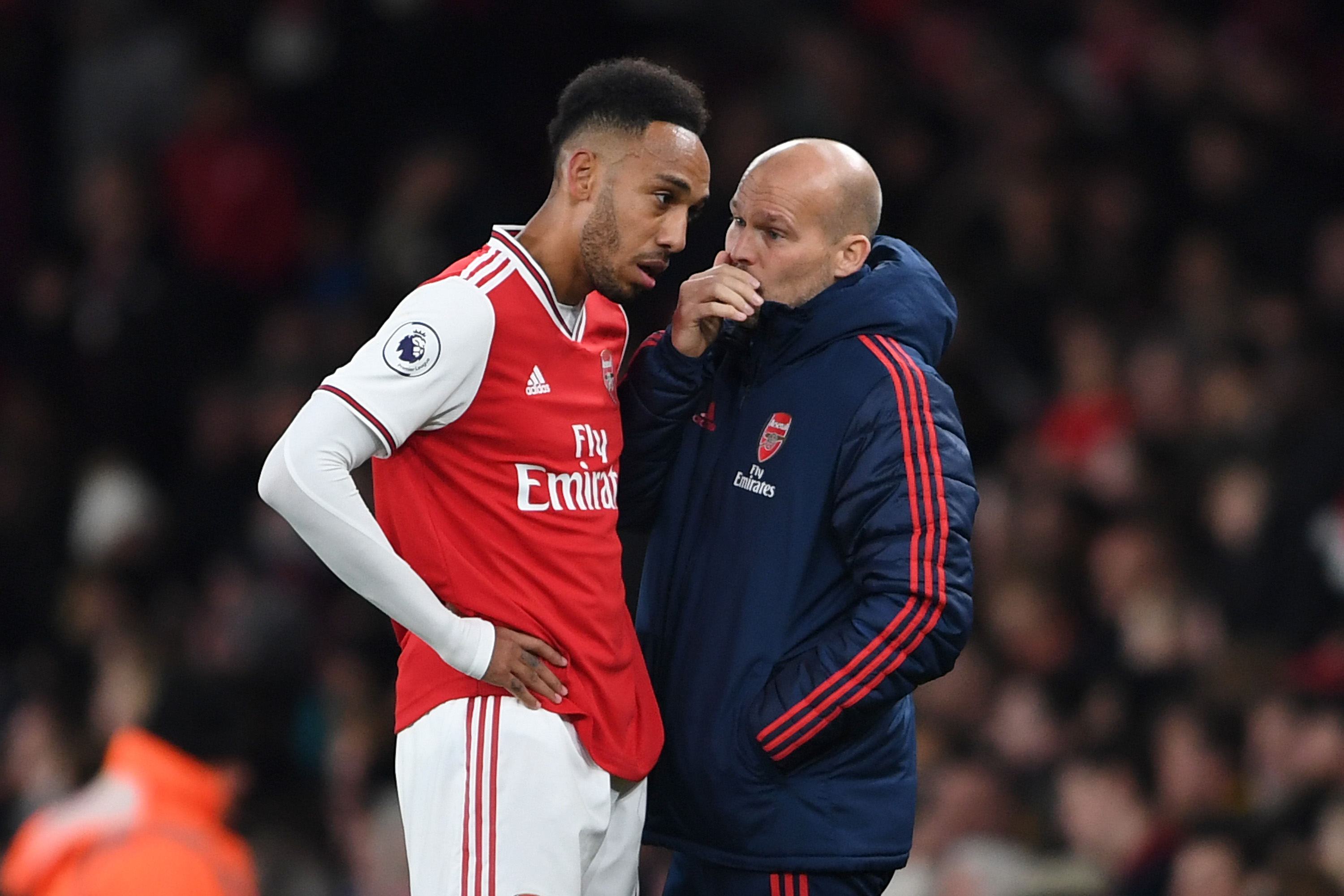 LONDON, ENGLAND - NOVEMBER 23: Freddie Ljungberg, Assistant Manager of Arsenal gives instructions to Pierre-Emerick Aubameyang of Arsenal during the Premier League match between Arsenal FC and Southampton FC at Emirates Stadium on November 23, 2019 in London, United Kingdom. (Photo by Harriet Lander/Getty Images)