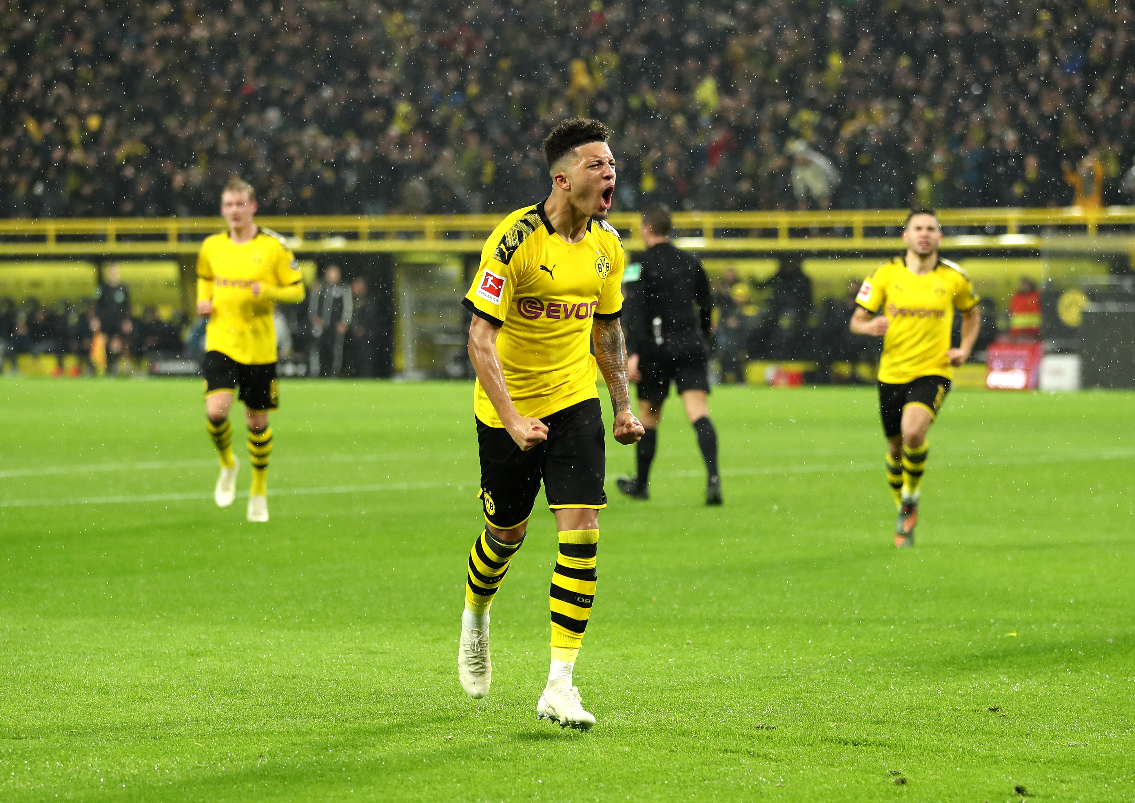 DORTMUND, GERMANY - DECEMBER 17: Jadon Sancho of Borussia Dortmund celebrates after scoring his team's third goal during the Bundesliga match between Borussia Dortmund and RB Leipzig at Signal Iduna Park on December 17, 2019 in Dortmund, Germany. (Photo by Lars Baron/Bongarts/Getty Images)