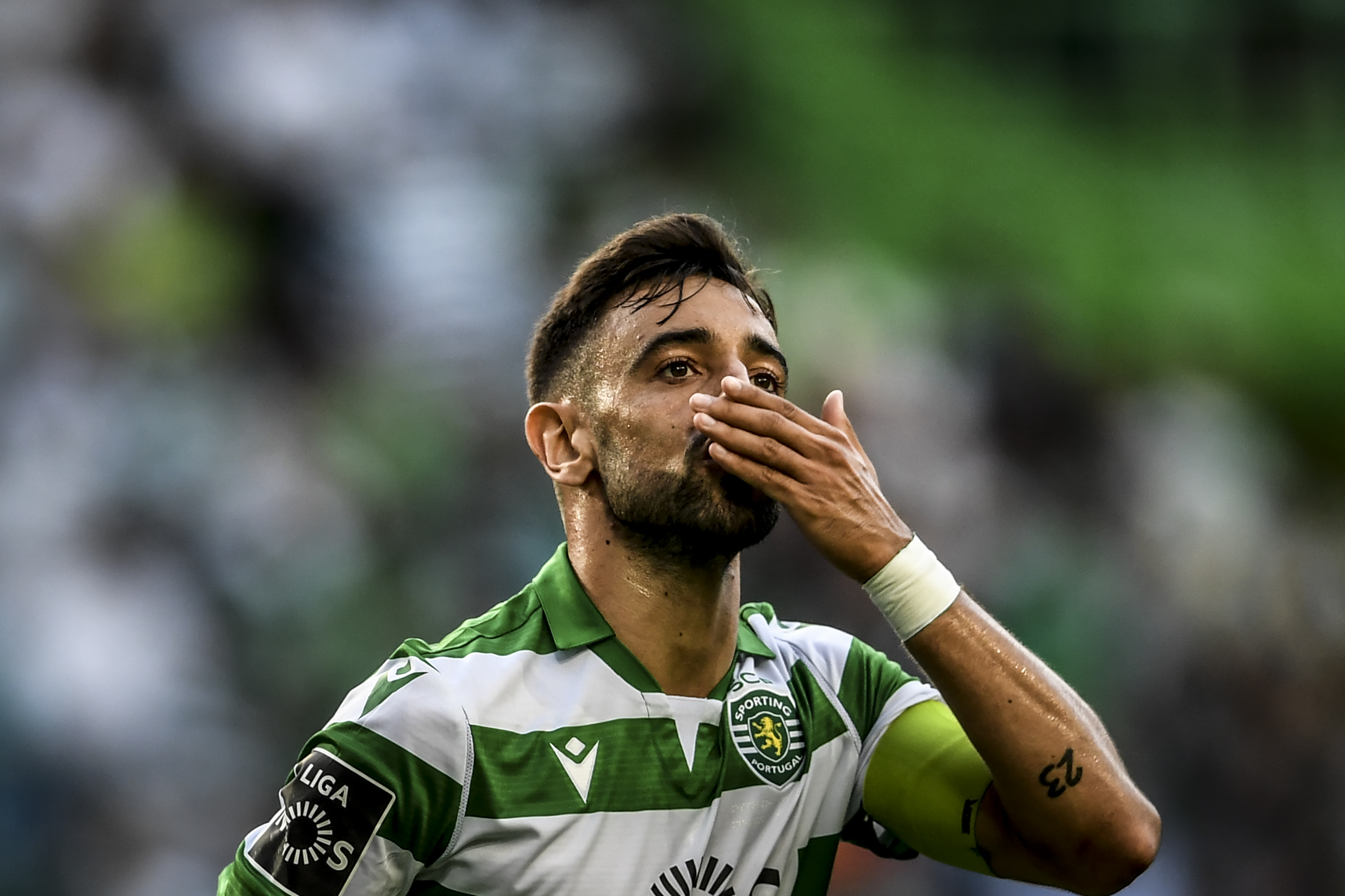 Sporting's Portuguese midfielder Bruno Fernandes celebrates after scoring during the Portuguese League football match between Sporting CP and Rio Ave at Alvalade stadium in Lisbon on August 31, 2019. (Photo by PATRICIA DE MELO MOREIRA / AFP)        (Photo credit should read PATRICIA DE MELO MOREIRA/AFP via Getty Images)