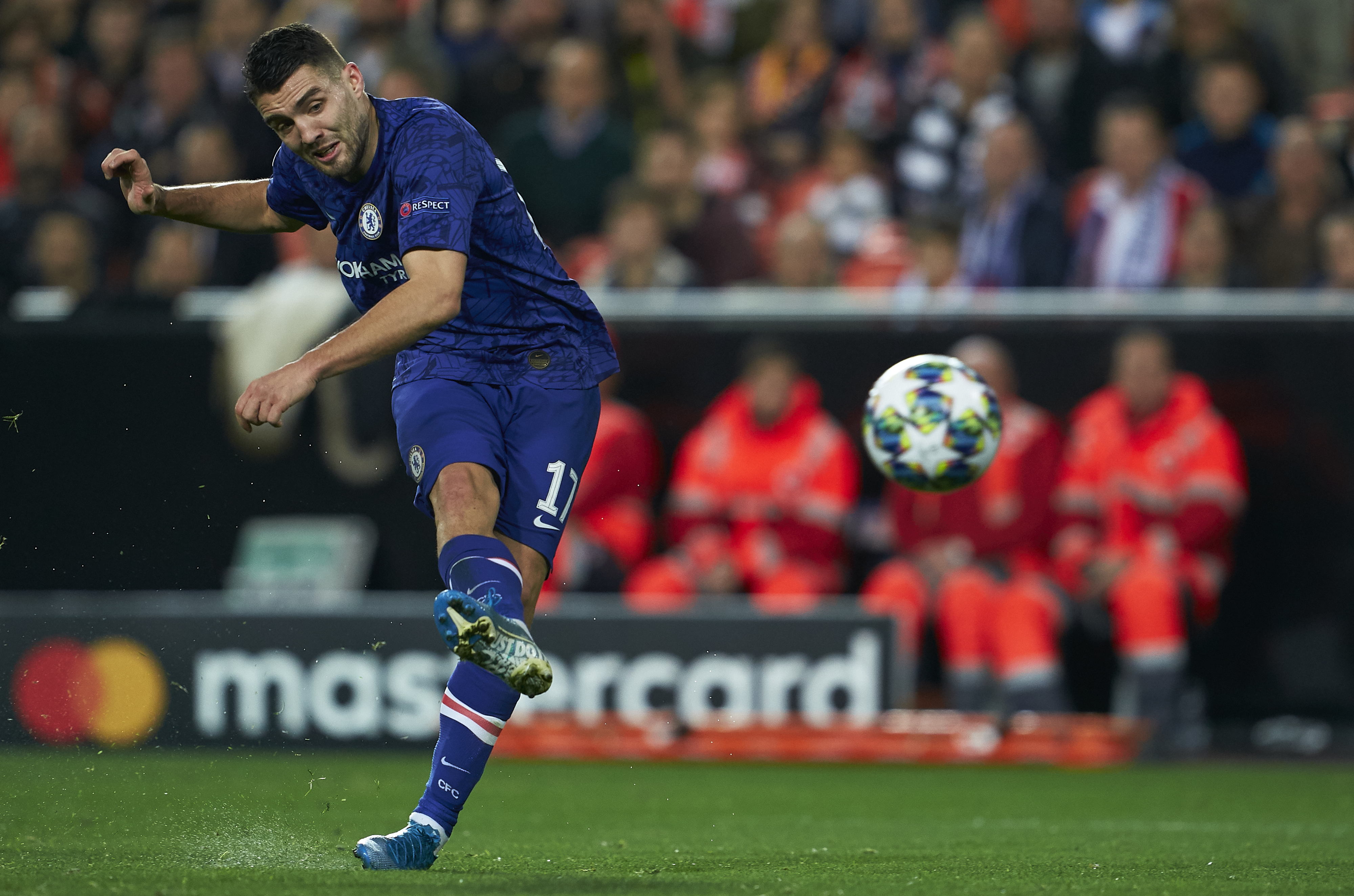 VALENCIA, SPAIN - NOVEMBER 27: Mateo Kovacic of Chelsea in action during the UEFA Champions League group H match between Valencia CF and Chelsea FC at Estadio Mestalla on November 27, 2019 in Valencia, Spain. (Photo by Manuel Queimadelos Alonso/Getty Images)