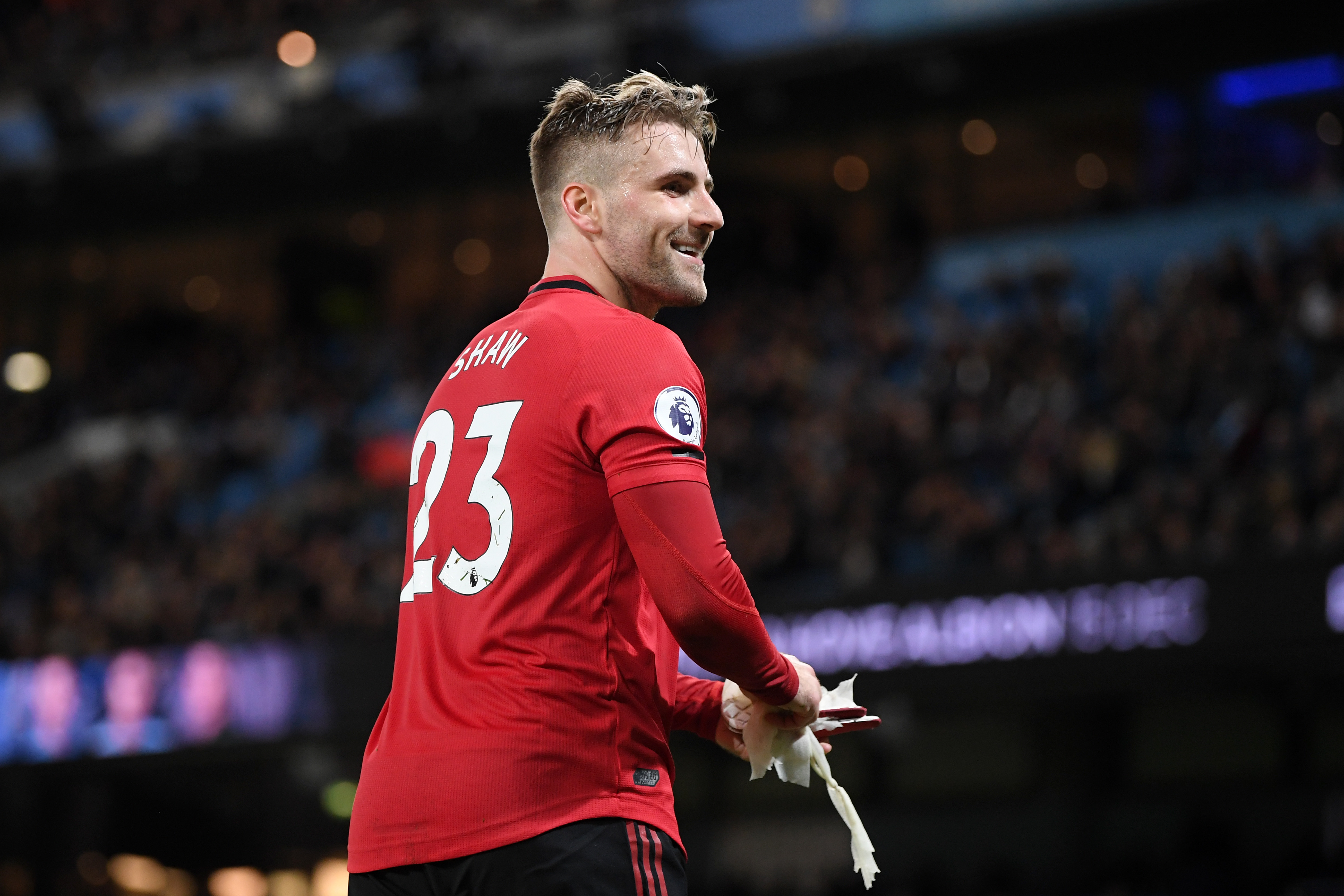 MANCHESTER, ENGLAND - DECEMBER 07: Luke Shaw of Manchester United reacts as he is substituted off during the Premier League match between Manchester City and Manchester United at Etihad Stadium on December 07, 2019 in Manchester, United Kingdom. (Photo by Michael Regan/Getty Images)