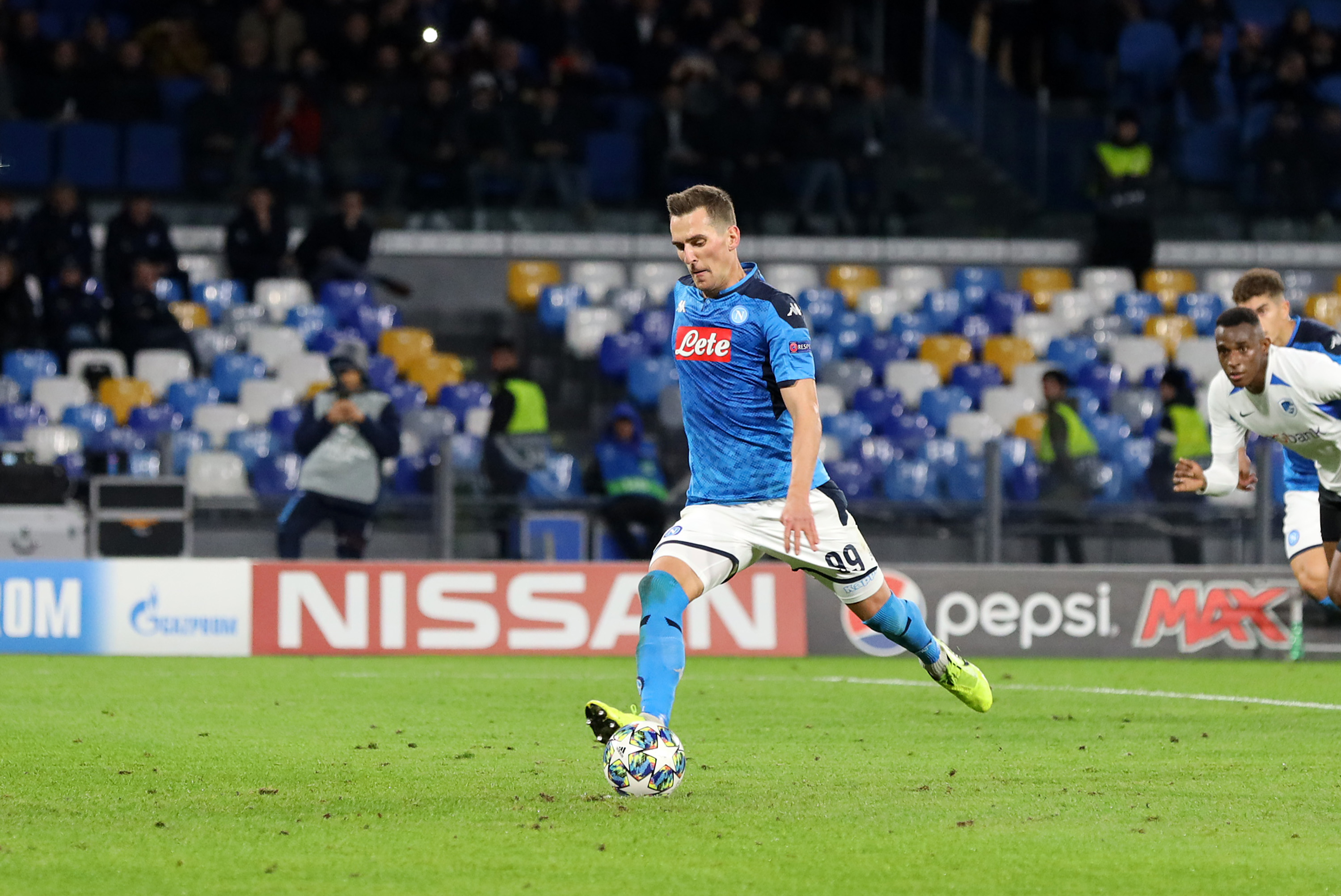 NAPLES, ITALY - DECEMBER 10: Arkadiusz Milik of SSC Napoli scores the 3-0 goal via penalty during the UEFA Champions League group E match between SSC Napoli and KRC Genk at Stadio San Paolo on December 10, 2019 in Naples, Italy. (Photo by Francesco Pecoraro/Getty Images)