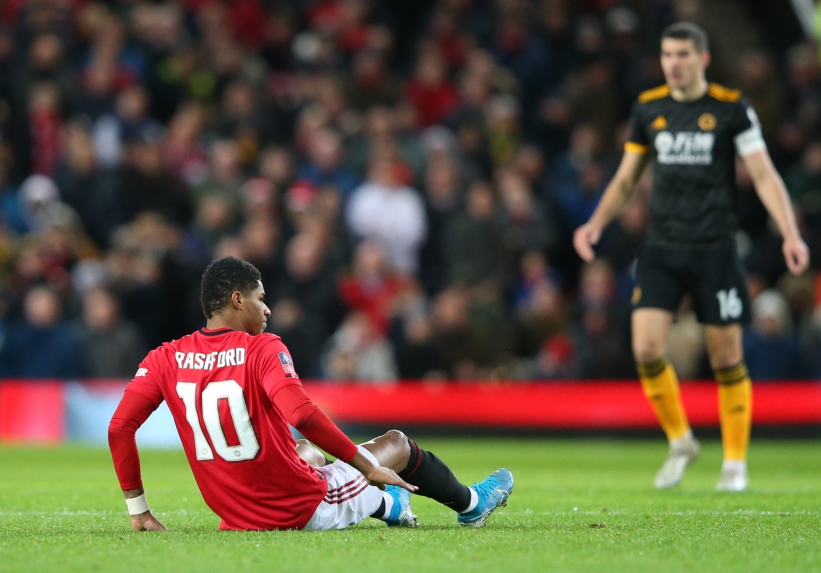 MANCHESTER, ENGLAND - JANUARY 15:  Marcus Rashford of Manchester United lies injured during the FA Cup Third Round Replay match between Manchester United and Wolverhampton Wanderers at Old Trafford on January 15, 2020 in Manchester, England. (Photo by Alex Livesey/Getty Images)