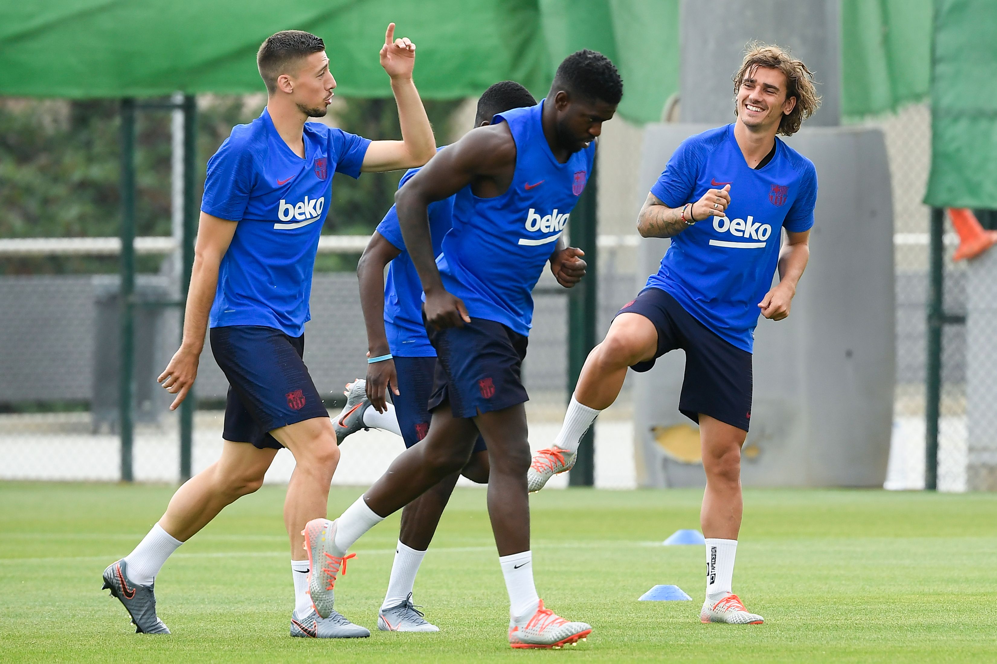 (L-R) Barcelona's French defender Clement Lenglet, Barcelona's French defender Samuel Umtiti and Barcelona's French forward Antoine Griezmann take part in a pre-season training session at the Joan Gamper training ground in Sant Joan Despi near Barcelona on July 17, 2019. (Photo by LLUIS GENE / AFP)        (Photo credit should read LLUIS GENE/AFP via Getty Images)