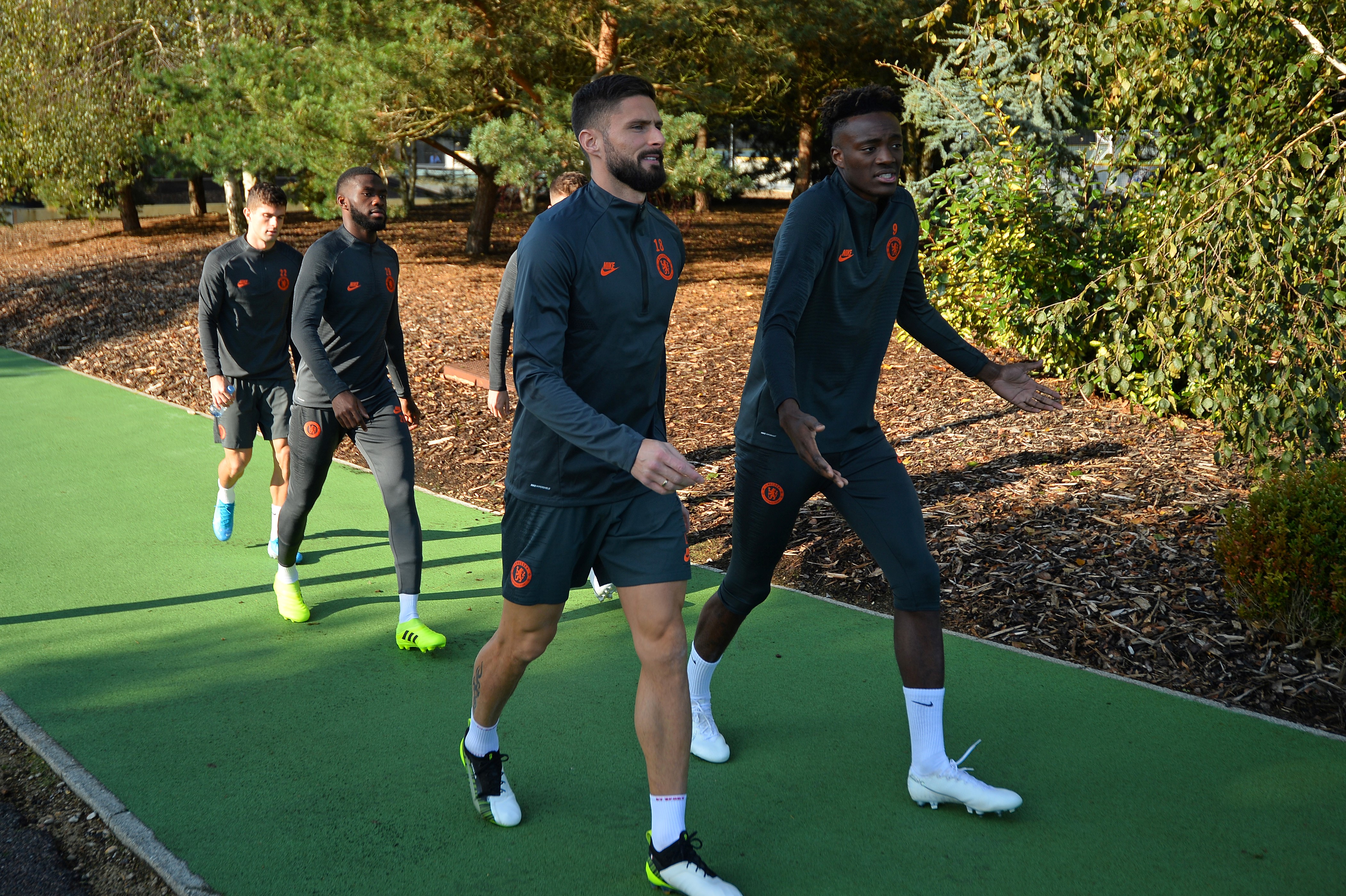 Chelsea's US midfielder Christian Pulisic (L), Chelsea's Canadian-born English defender Fikayo Tomori (2L), Chelsea's French striker Olivier Giroud (2R) and Chelsea's English striker Tammy Abraham attend a training session at Chelsea's Cobham training facility in Stoke D'Abernon, southwest of London on October 22, 2019, on the eve of their UEFA Champions League Group H football match against Ajax. (Photo by Glyn KIRK / AFP) (Photo by GLYN KIRK/AFP via Getty Images)