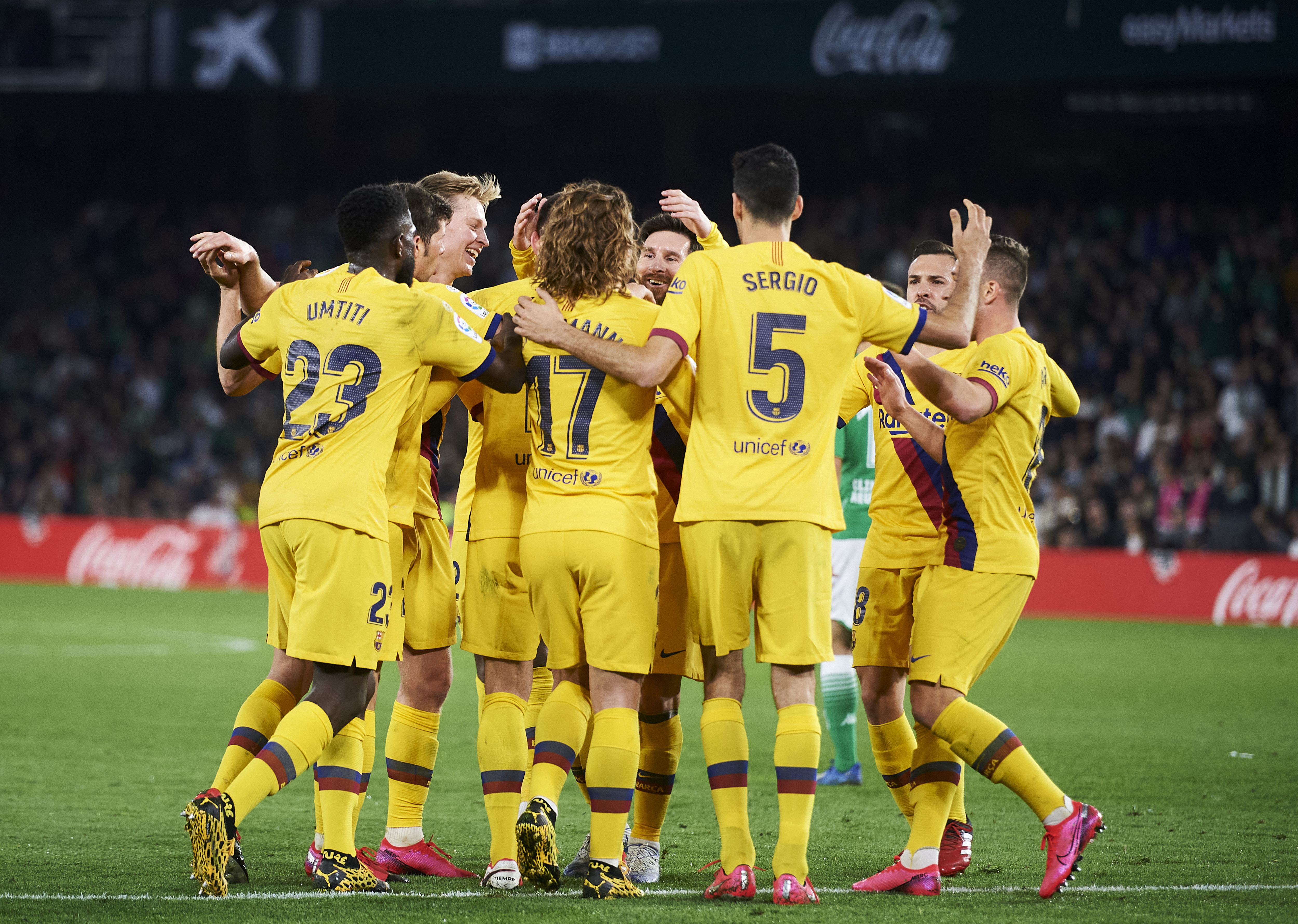 SEVILLE, SPAIN - FEBRUARY 09: Clement Lenglet of FC Barcelona  celebrates after scoring his team's third goal during the Liga match between Real Betis Balompie and FC Barcelona at Estadio Benito Villamarin on February 09, 2020 in Seville, Spain. (Photo by Aitor Alcalde/Getty Images)