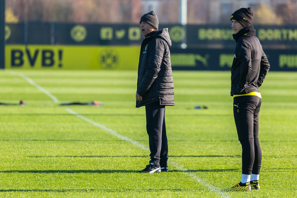 Lucien Favre and Marco Reus in training. (Photo by Marco Verch)