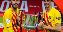 Trincao and Oscar Mingueza with Copa del Rey trophy Credit: FC Barcelona/Twitter